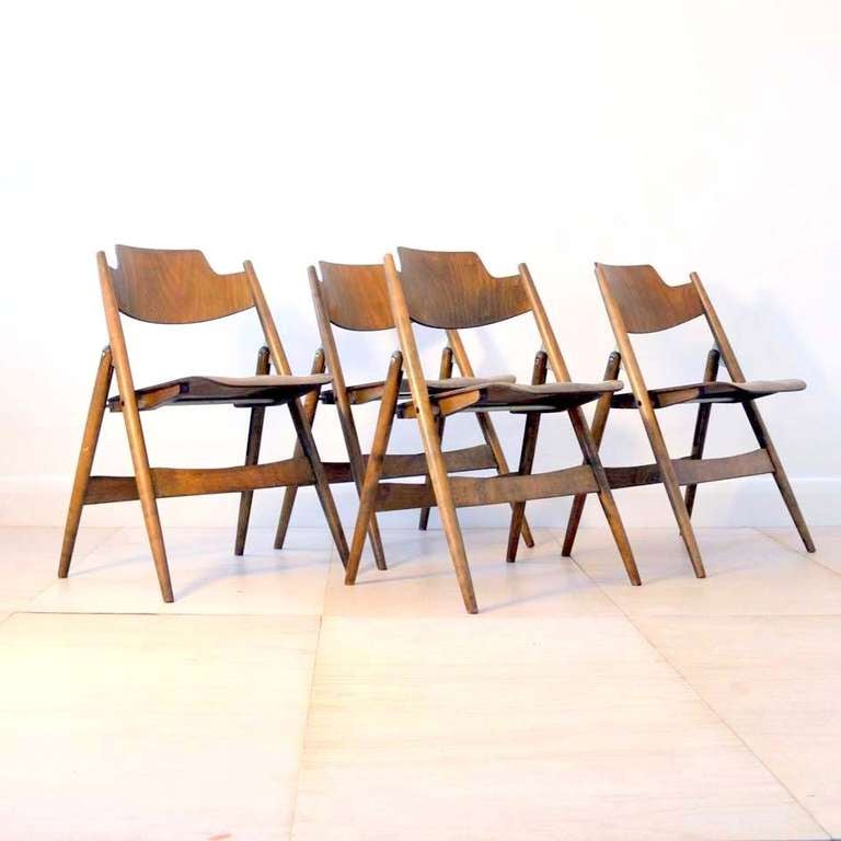 A set of four plywood chairs by Egon Eiermann- collection SE-18. Designed for high functionality. Exhibited at the Museum of Modern Art New York in 1953 and at the World Exhibition Brussels in 1958. Folding chairs are very useful to pack away for