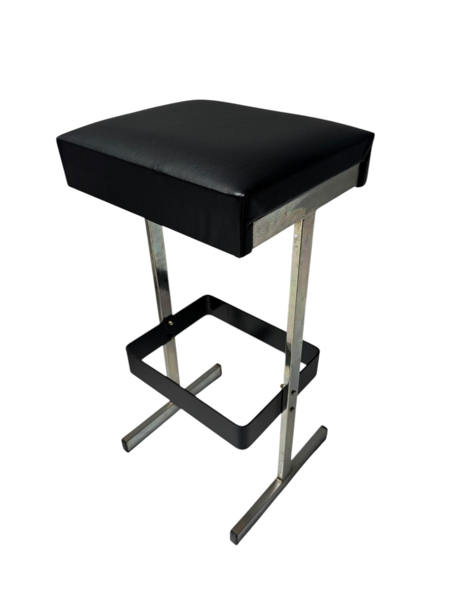 Four Mid-Century Modern Bar Stools with Black Leather Seats, 1970s en vente 4