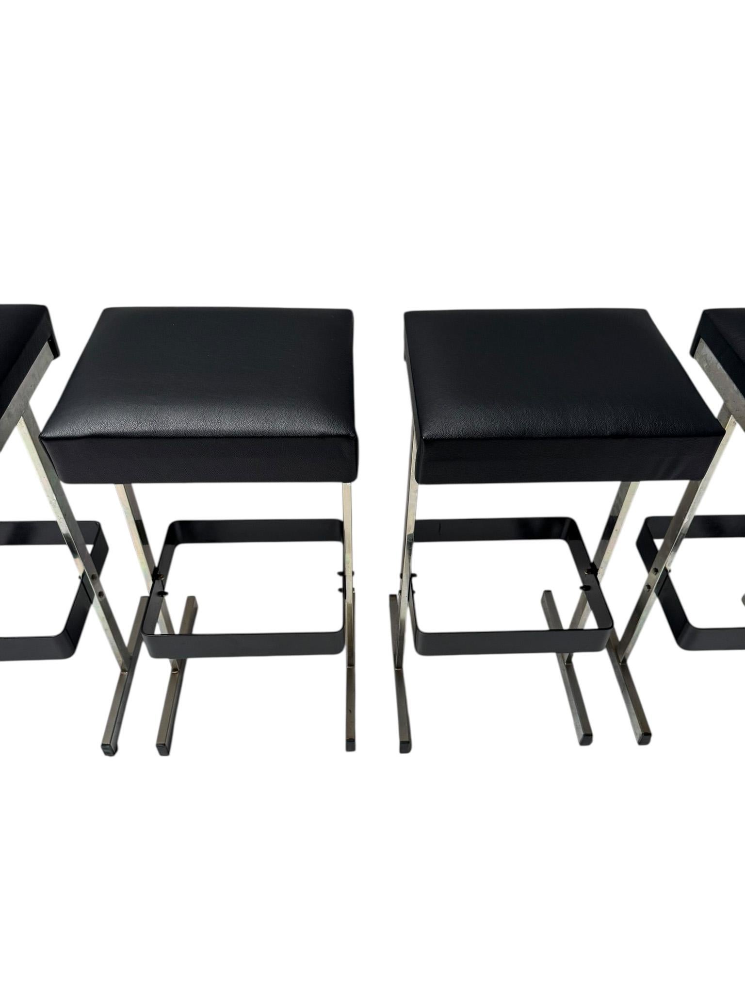 Four Mid-Century Modern Bar Stools with Black Leather Seats, 1970s en vente 5