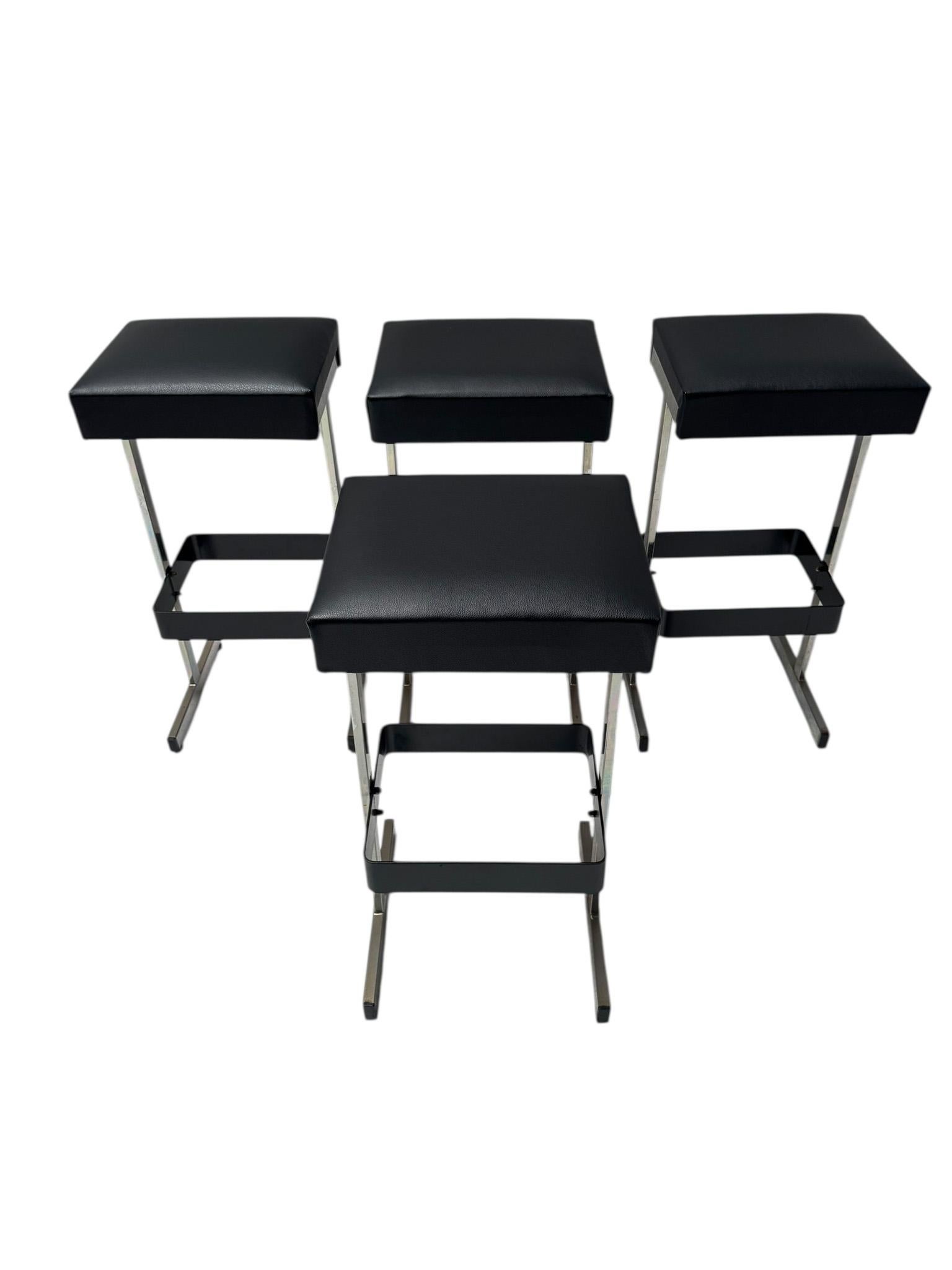 Stunning and elegant set of four Mid-Century Modern bar stools.
Striking Dutch design from the 1970s.
Four chrome and black lacquered metal frames with four re-upholstered premium black leather seats.
This wonderful set of four Mid-Century Modern