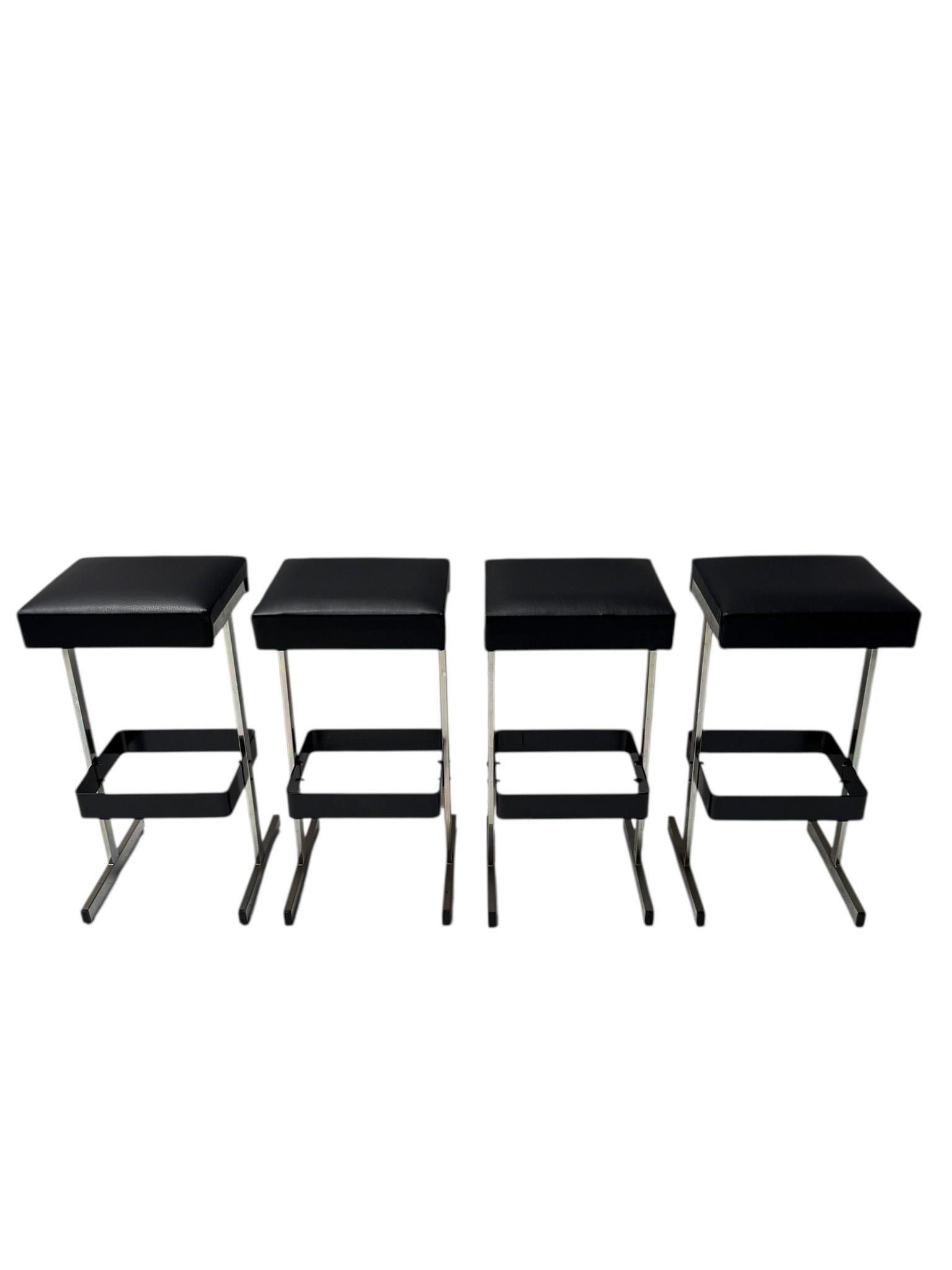 Four Mid-Century Modern Bar Stools with Black Leather Seats, 1970s Bon état - En vente à Amsterdam, NL