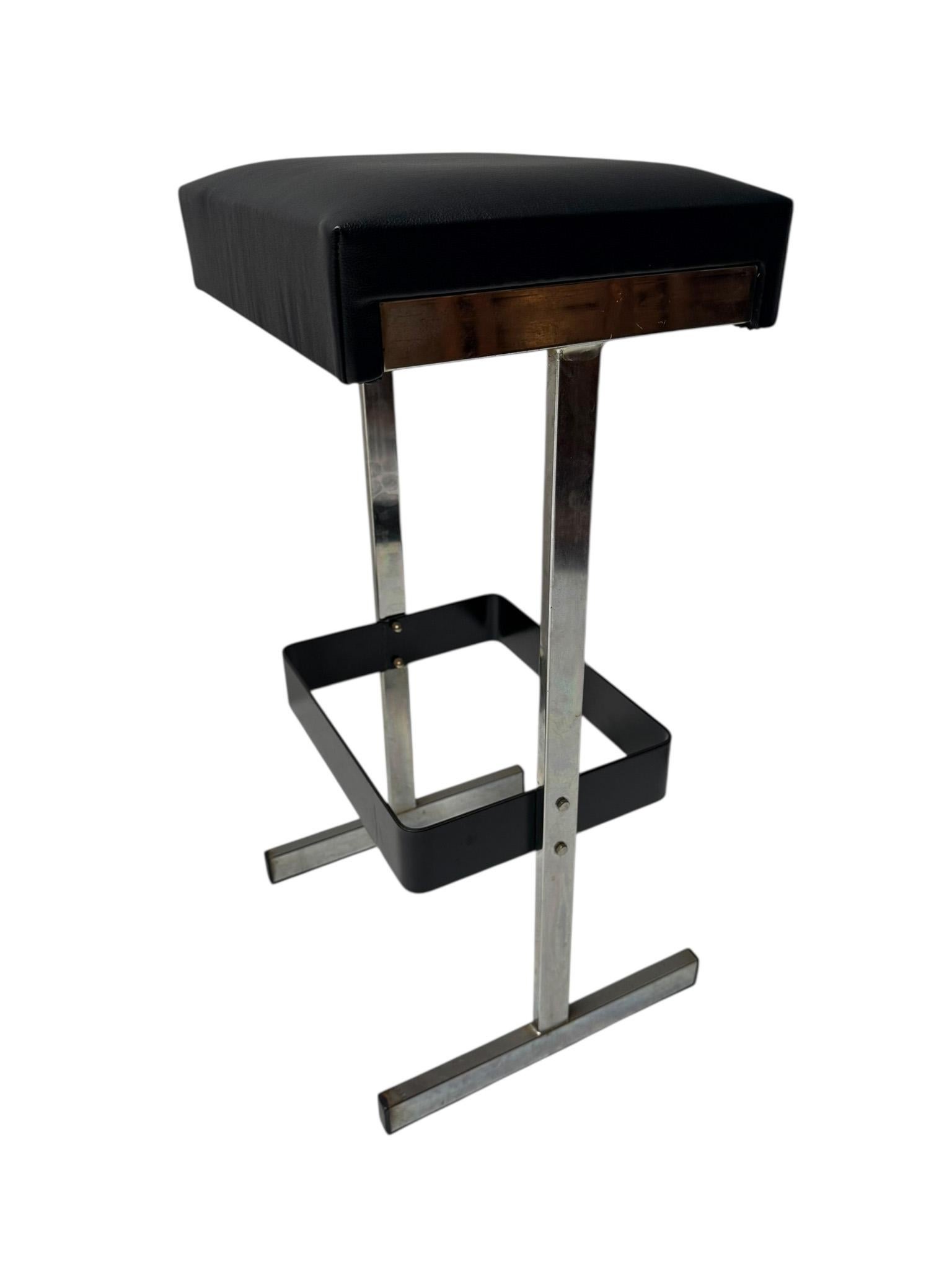 Four Mid-Century Modern Bar Stools with Black Leather Seats, 1970s en vente 1