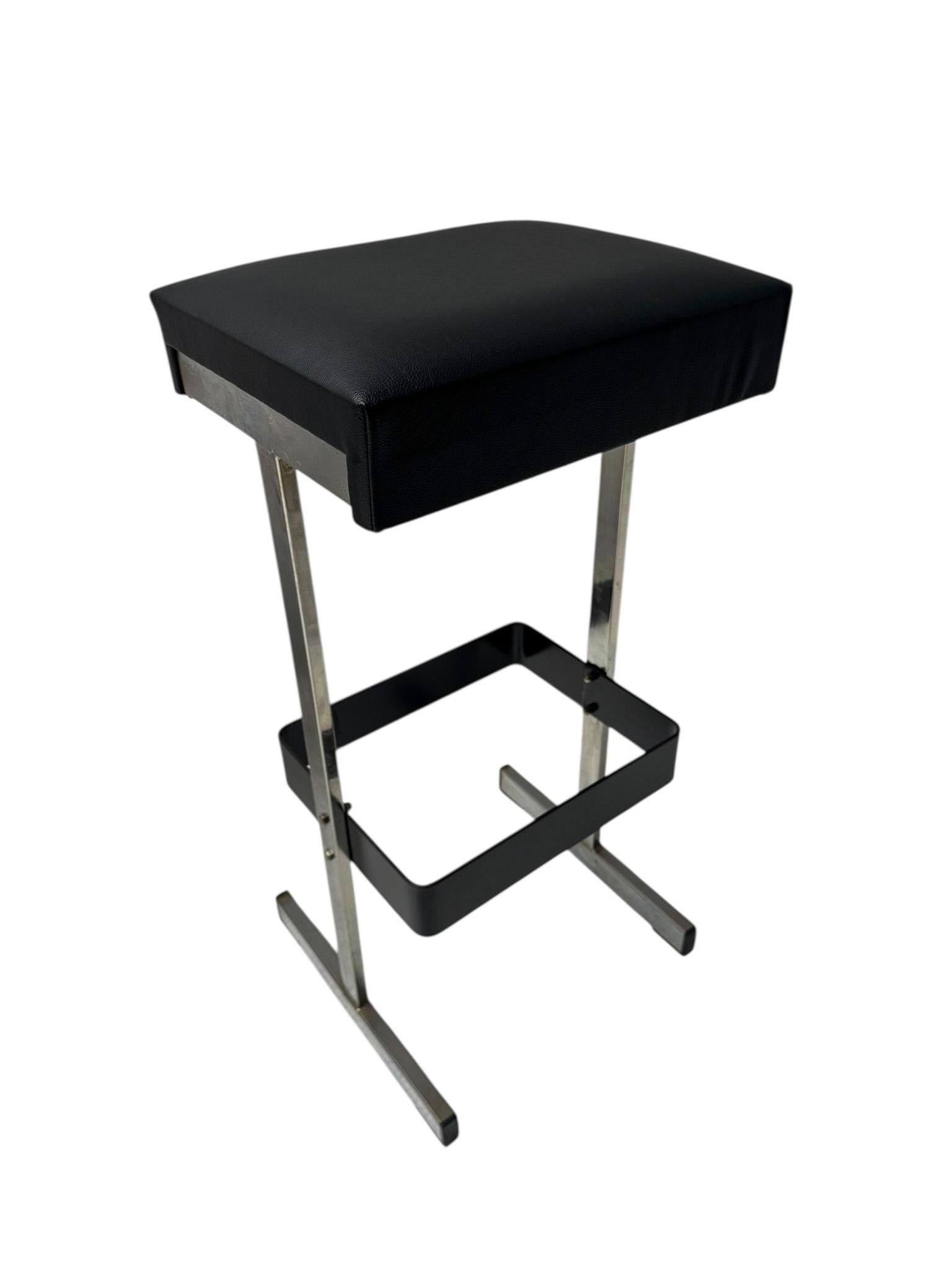 Four Mid-Century Modern Bar Stools with Black Leather Seats, 1970s en vente 3