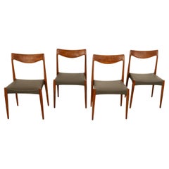 Cuatro sillas "Bambi" danesas modernas de mediados de siglo Rolf Rastard y Adolf Relling 1960