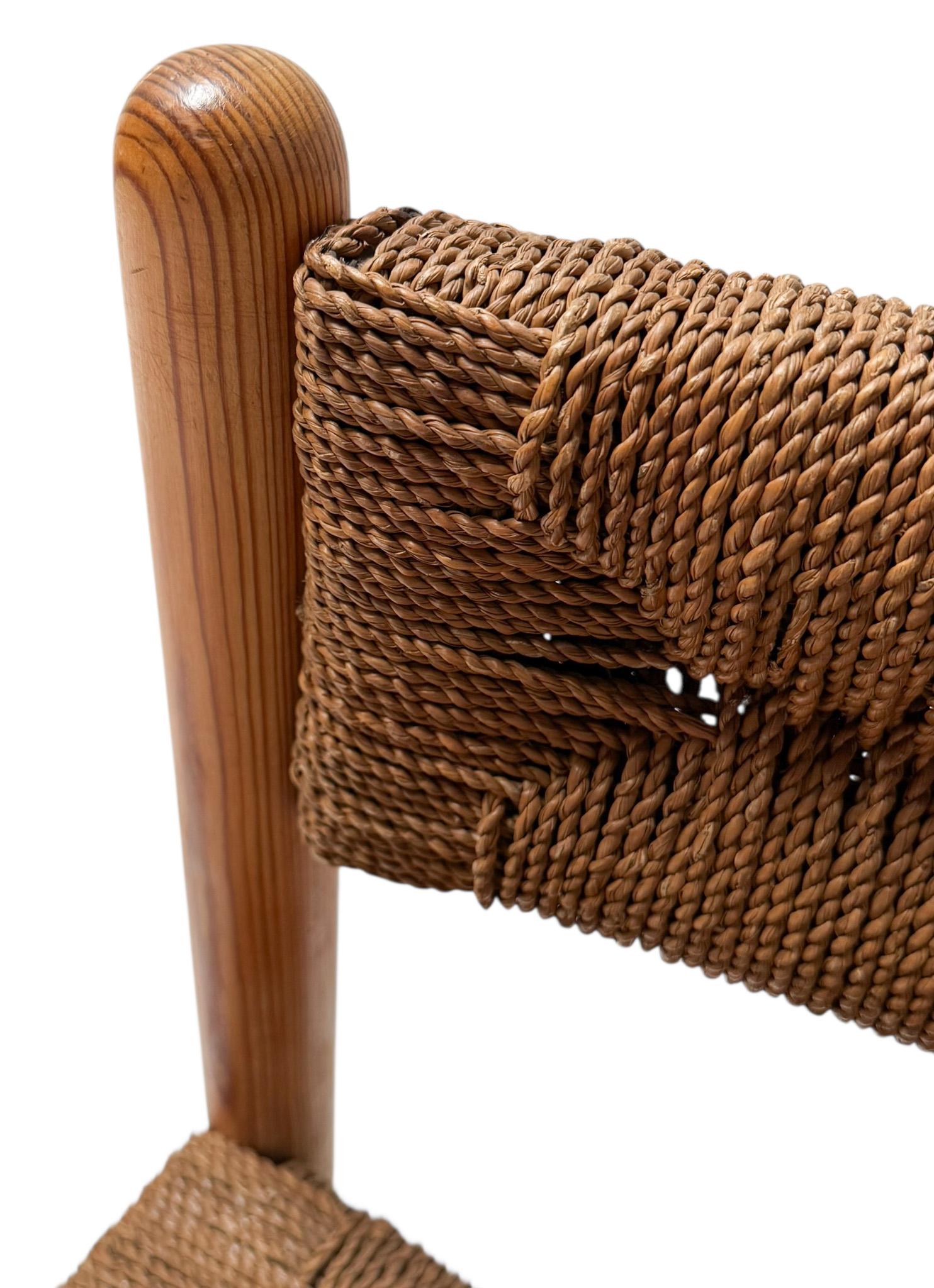 Quatre chaises de salle à manger modernes du milieu du siècle dans le style de Charlotte Perriand en vente 4