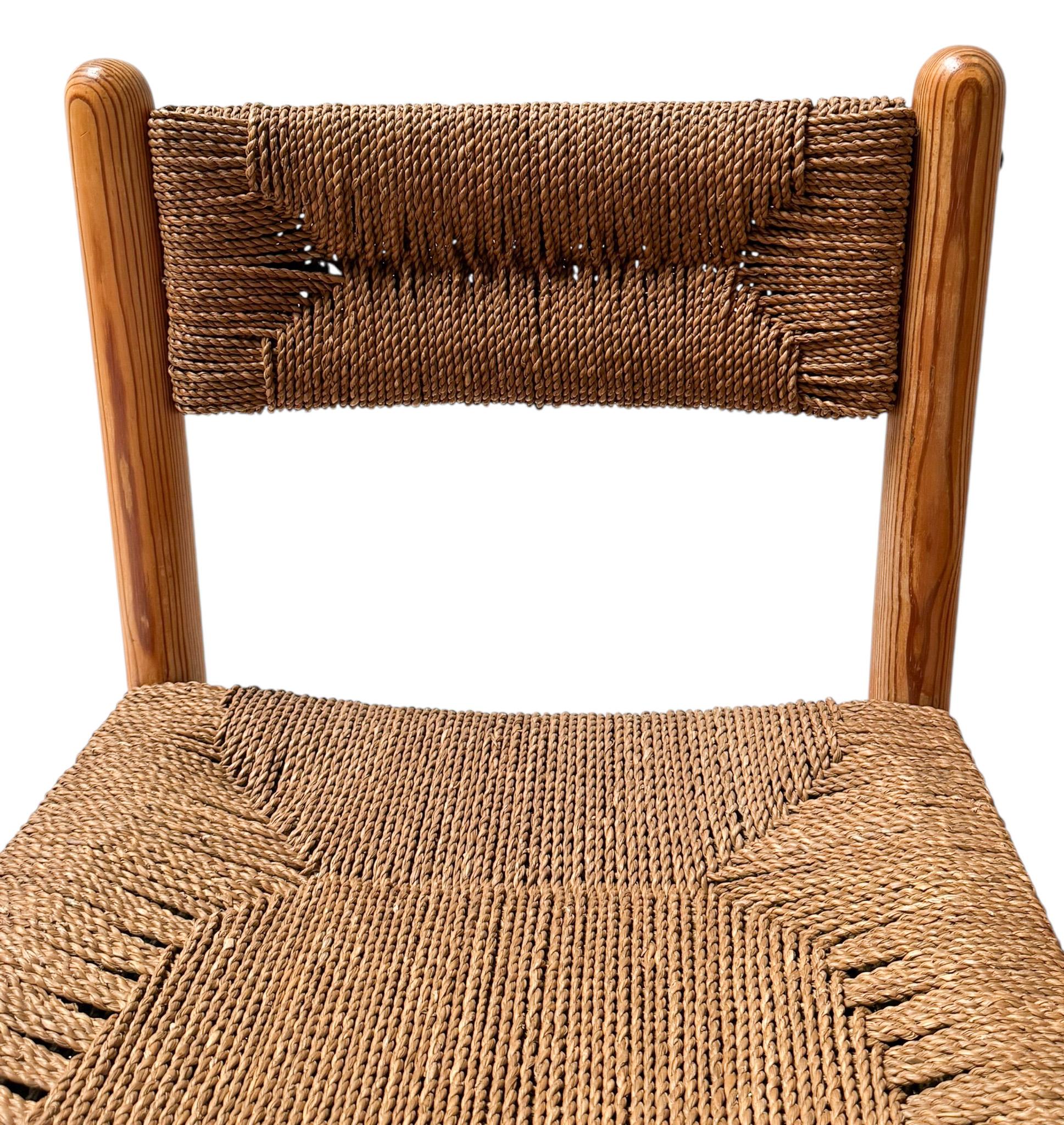 Quatre chaises de salle à manger modernes du milieu du siècle dans le style de Charlotte Perriand en vente 6
