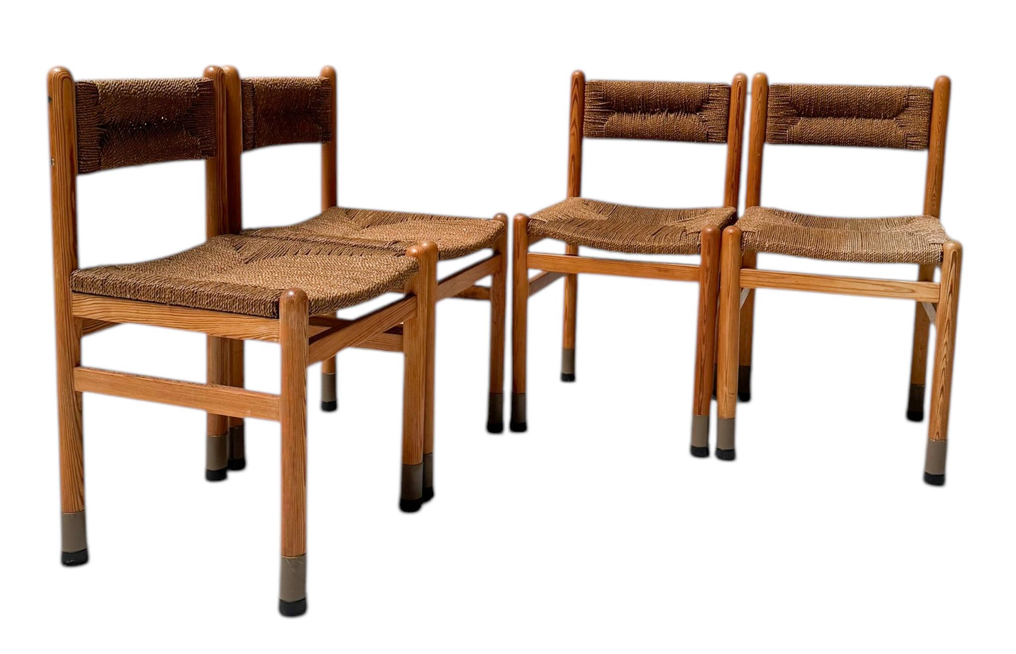 Mid-Century Modern Quatre chaises de salle à manger modernes du milieu du siècle dans le style de Charlotte Perriand en vente