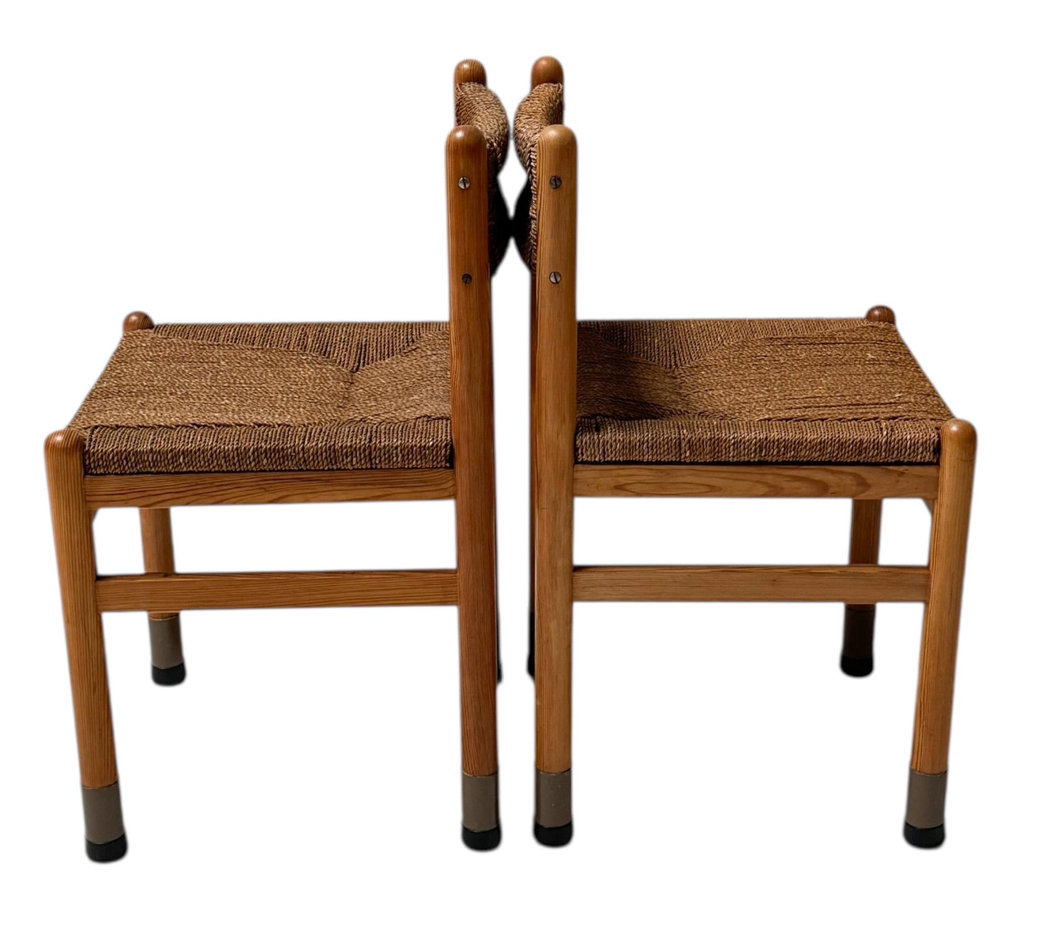 Quatre chaises de salle à manger modernes du milieu du siècle dans le style de Charlotte Perriand en vente 1