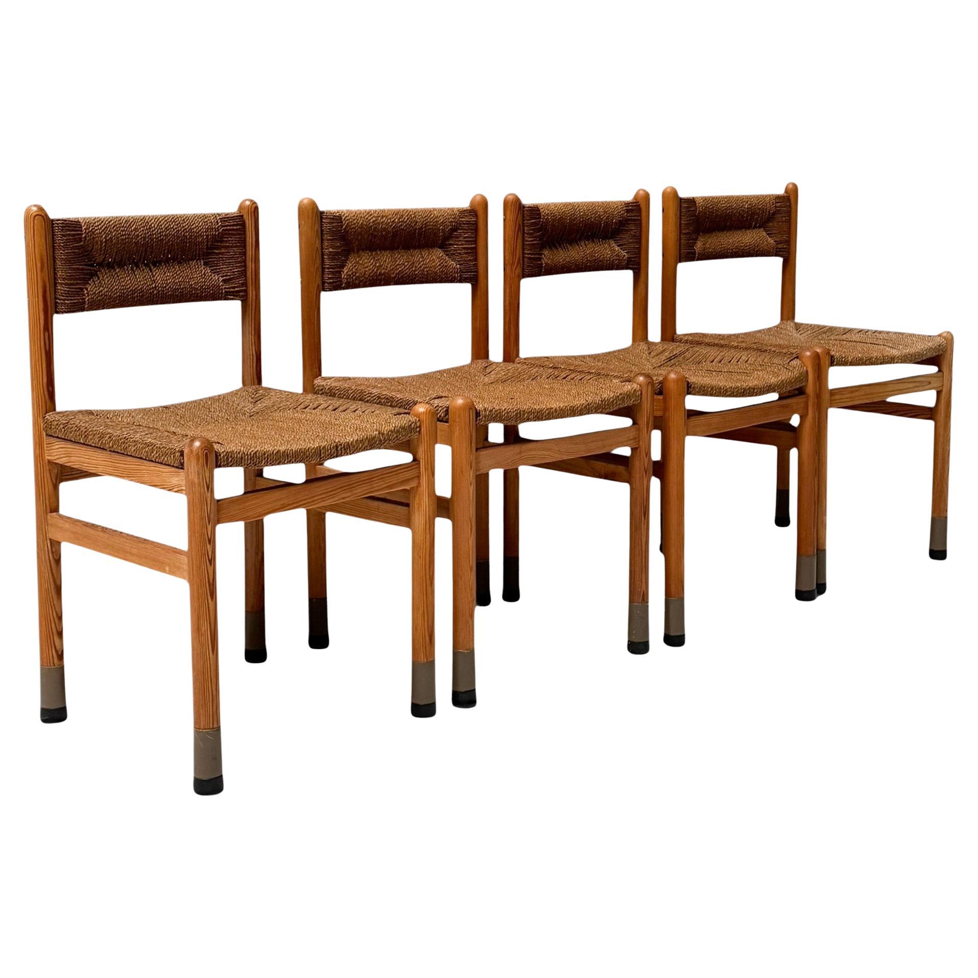 Quatre chaises de salle à manger modernes du milieu du siècle dans le style de Charlotte Perriand en vente