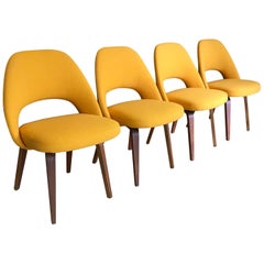 Retro Four Mid-Century Modern Eero Saarinen Chairs for Knoll