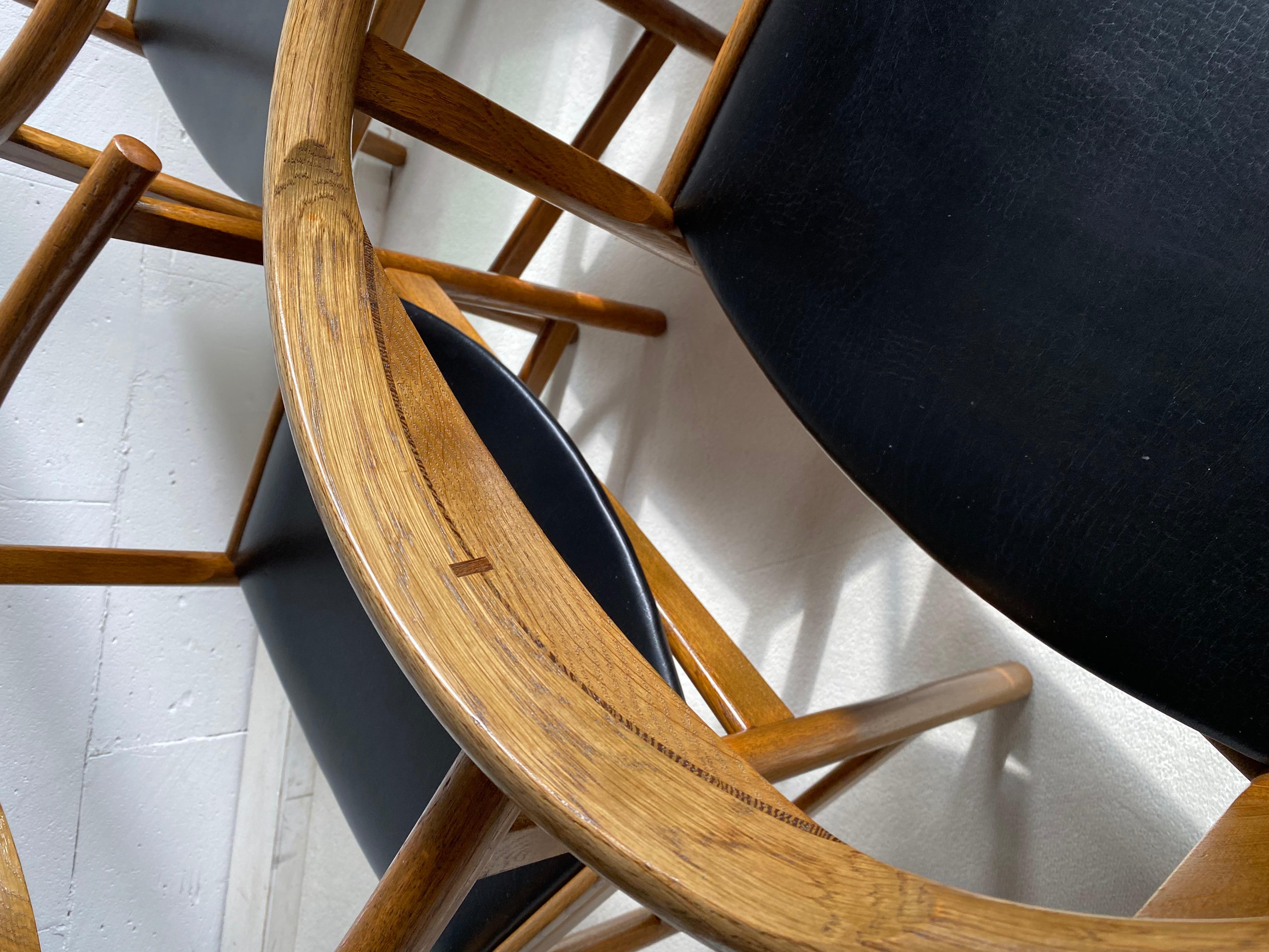 Quatre chaises en chêne et wengé de style moderne du milieu du siècle PP 203 de Hans Wegner en vente 4