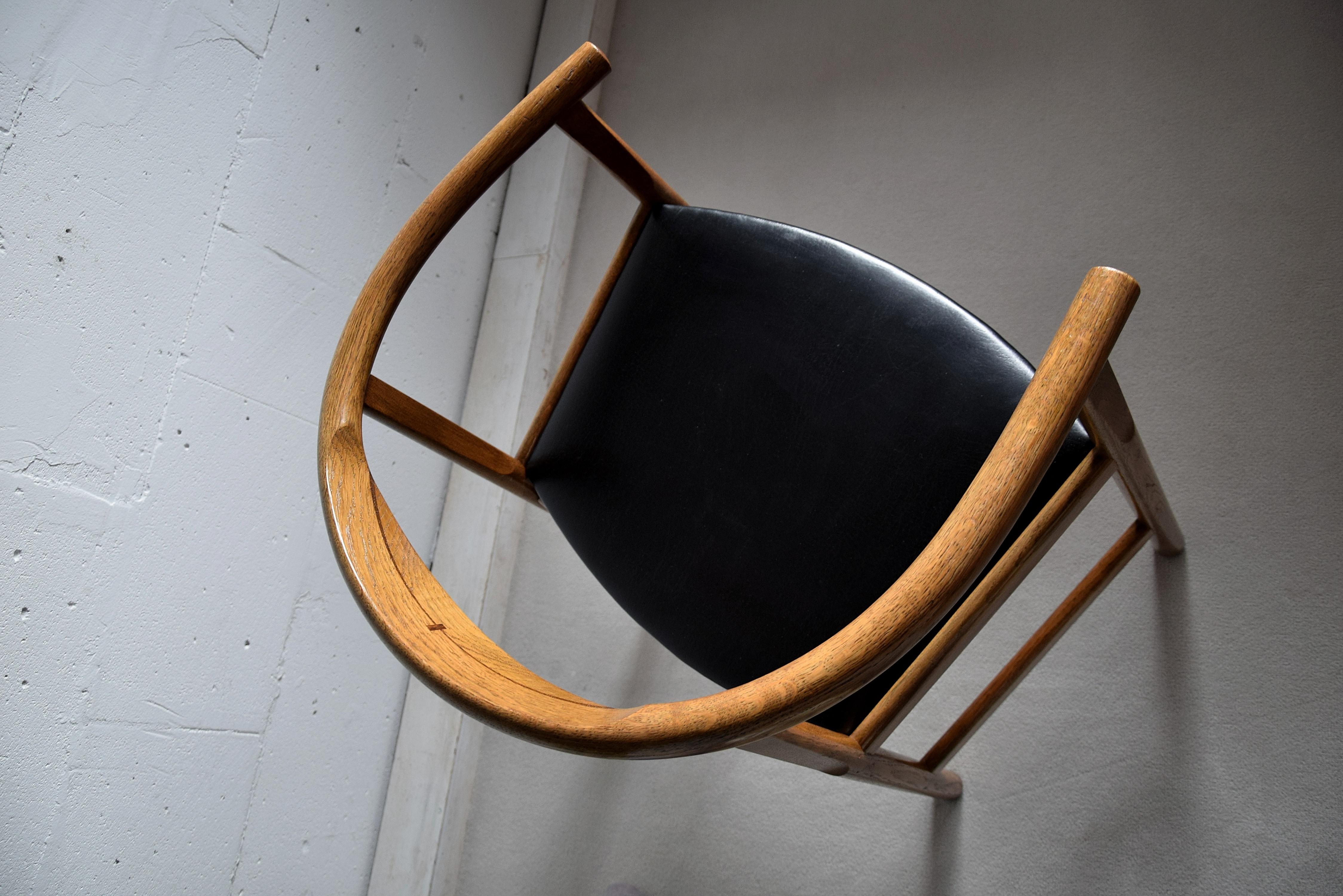 20ième siècle Quatre chaises en chêne et wengé de style moderne du milieu du siècle PP 203 de Hans Wegner en vente