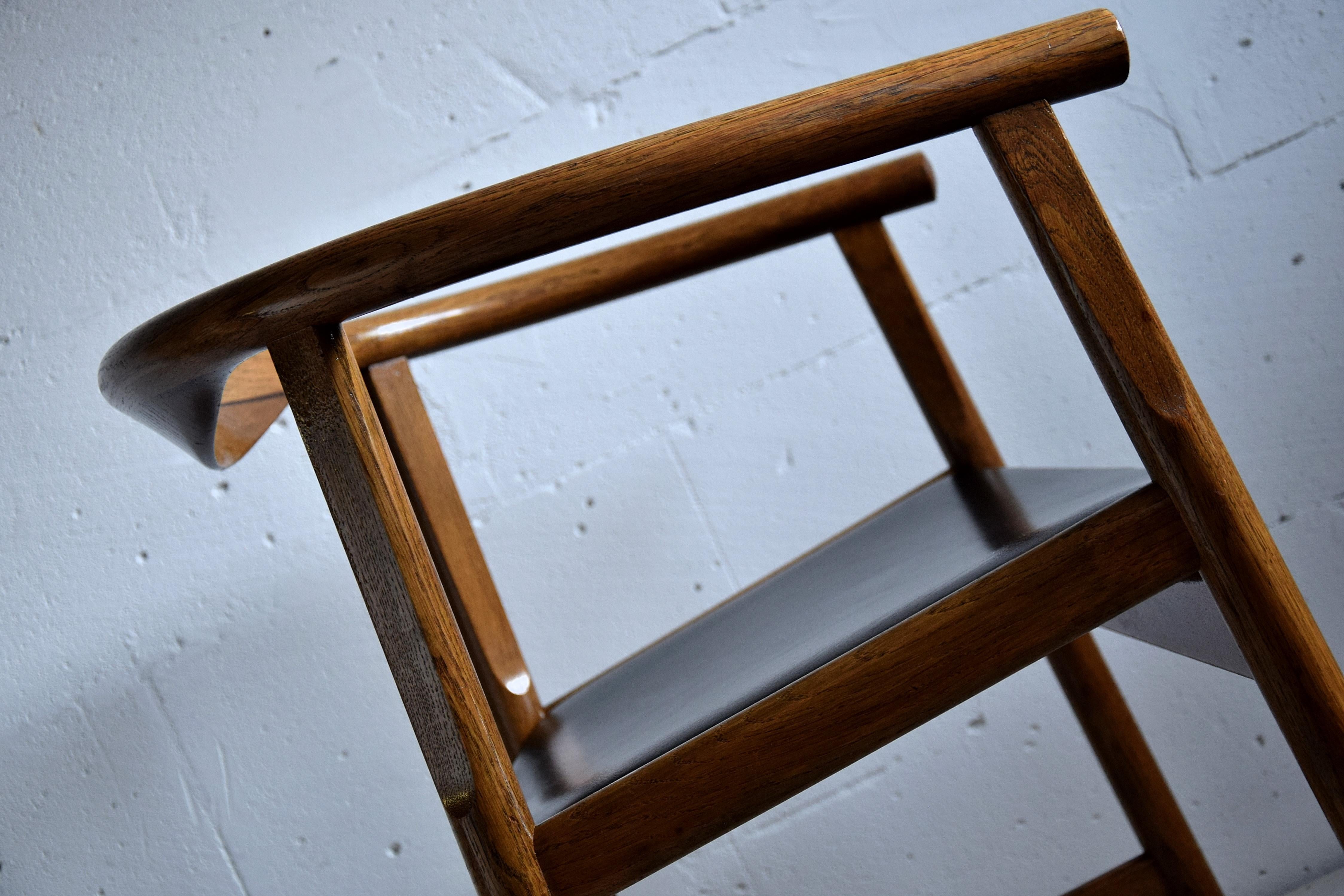 Vier Hans Wegner PP 203 Stühle aus Eiche und Wenge, Mid-Century Modern (Leder) im Angebot