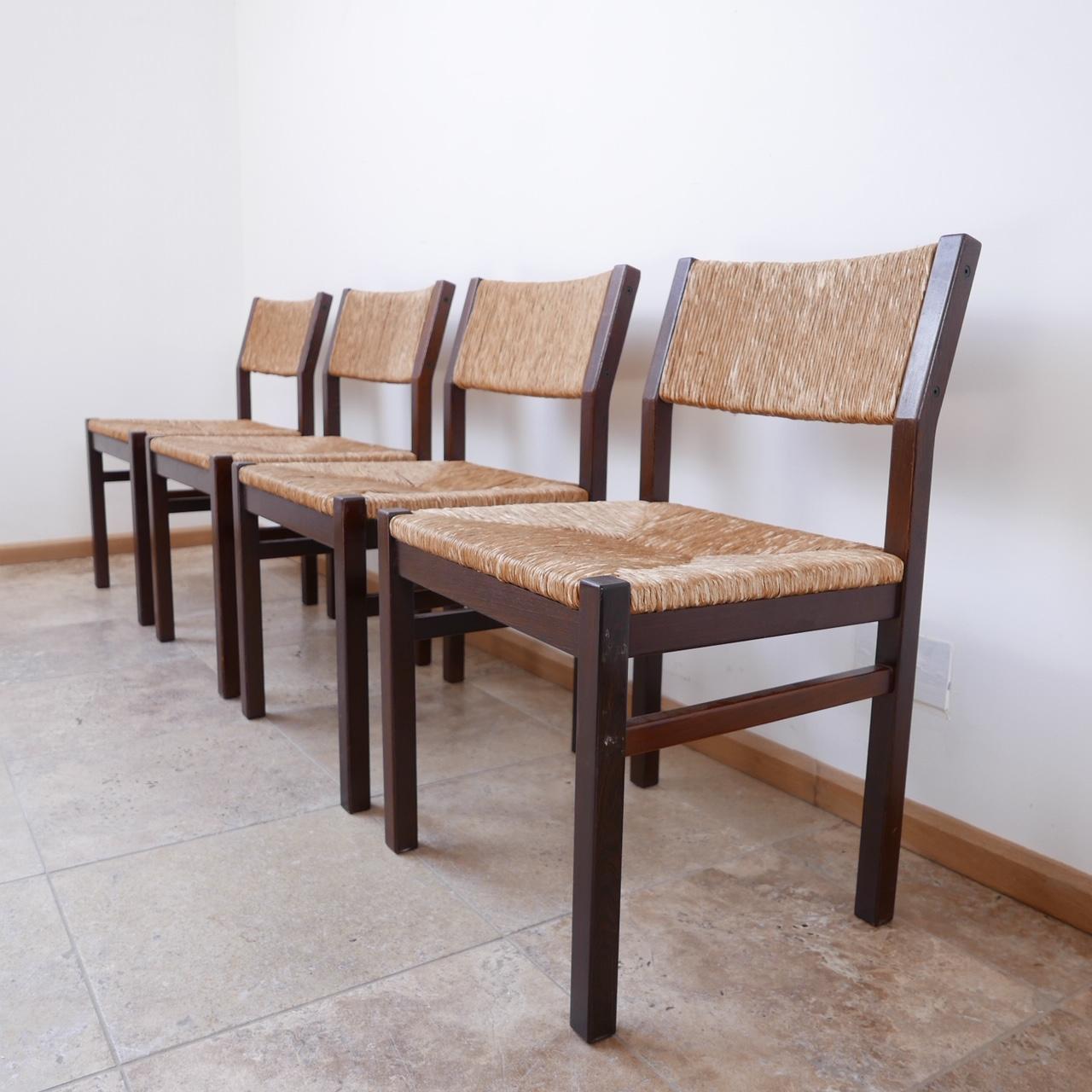 Four mid-century rush Dutch dining chairs (4)


A set of four mid-century rush dining chairs. 

Rush seats and back rests remain in good condition,

Holland, c1960s. 

Price is for the set of four. 

Dimensions: 47 D x 50 D x 44 seat