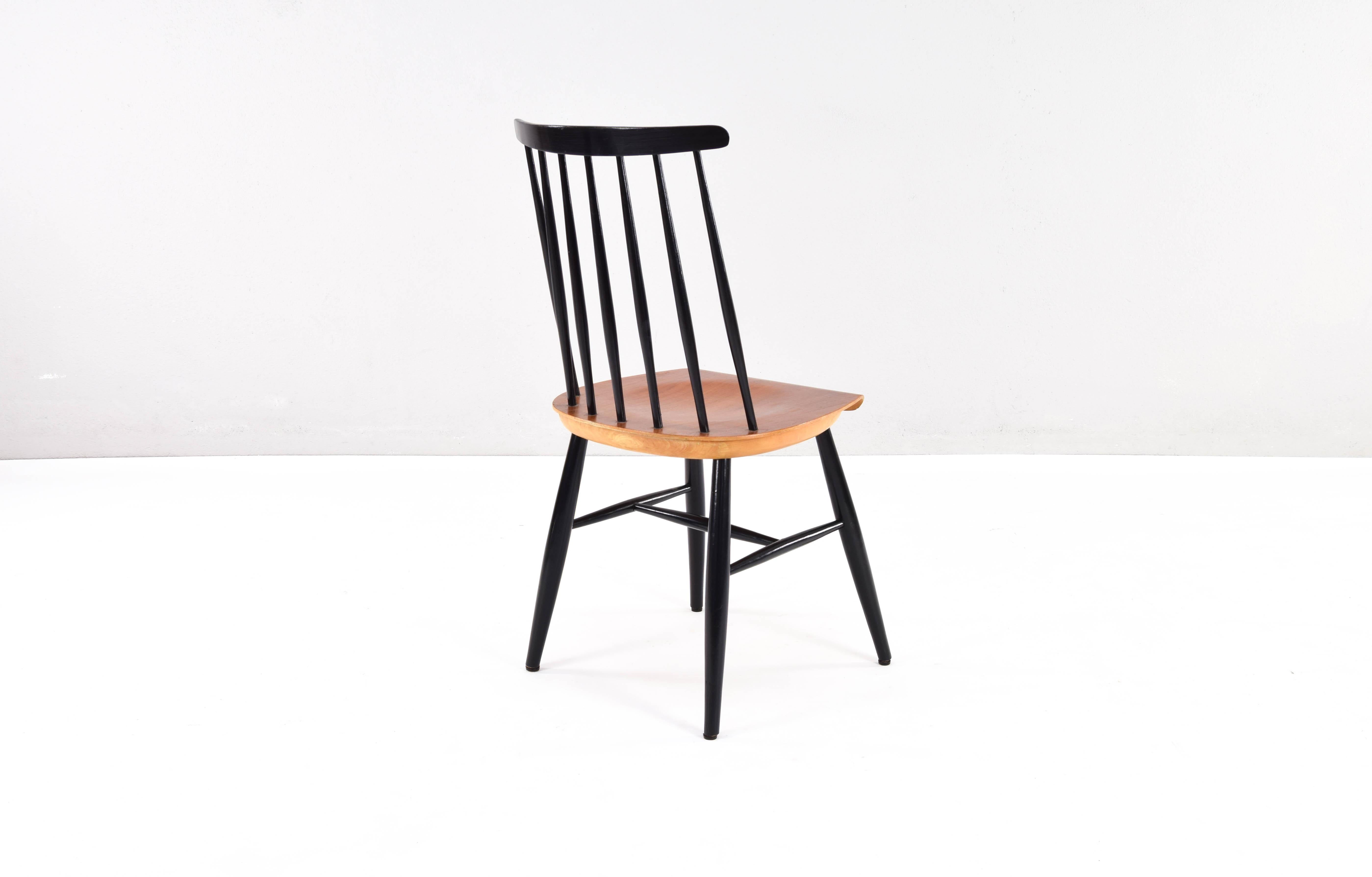 Four Mid Century Scandinavian Modern Fanett Dining Chairs by Ilmari Tapiovaara For Sale 2