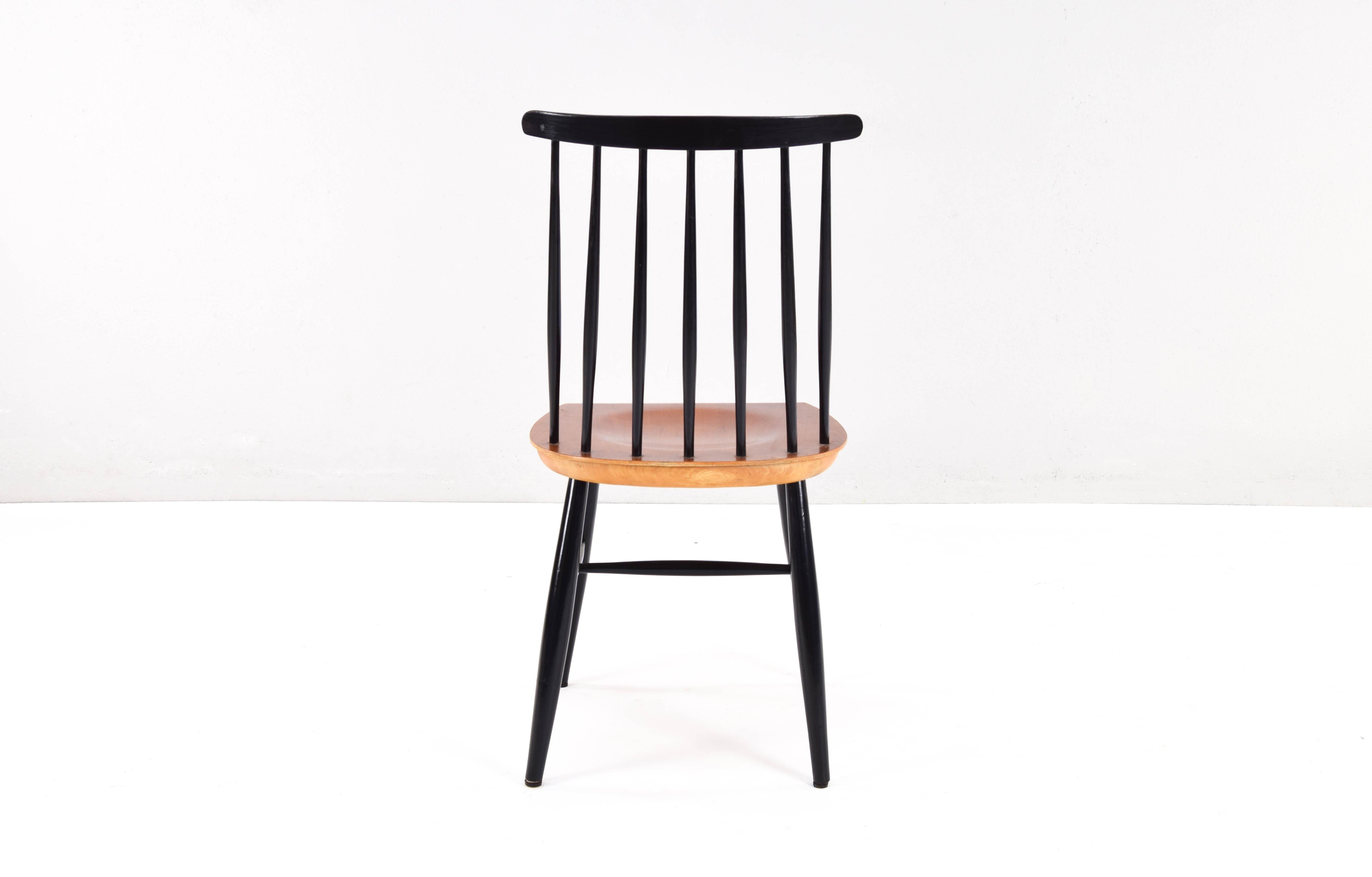 Four Mid Century Scandinavian Modern Fanett Dining Chairs by Ilmari Tapiovaara For Sale 3