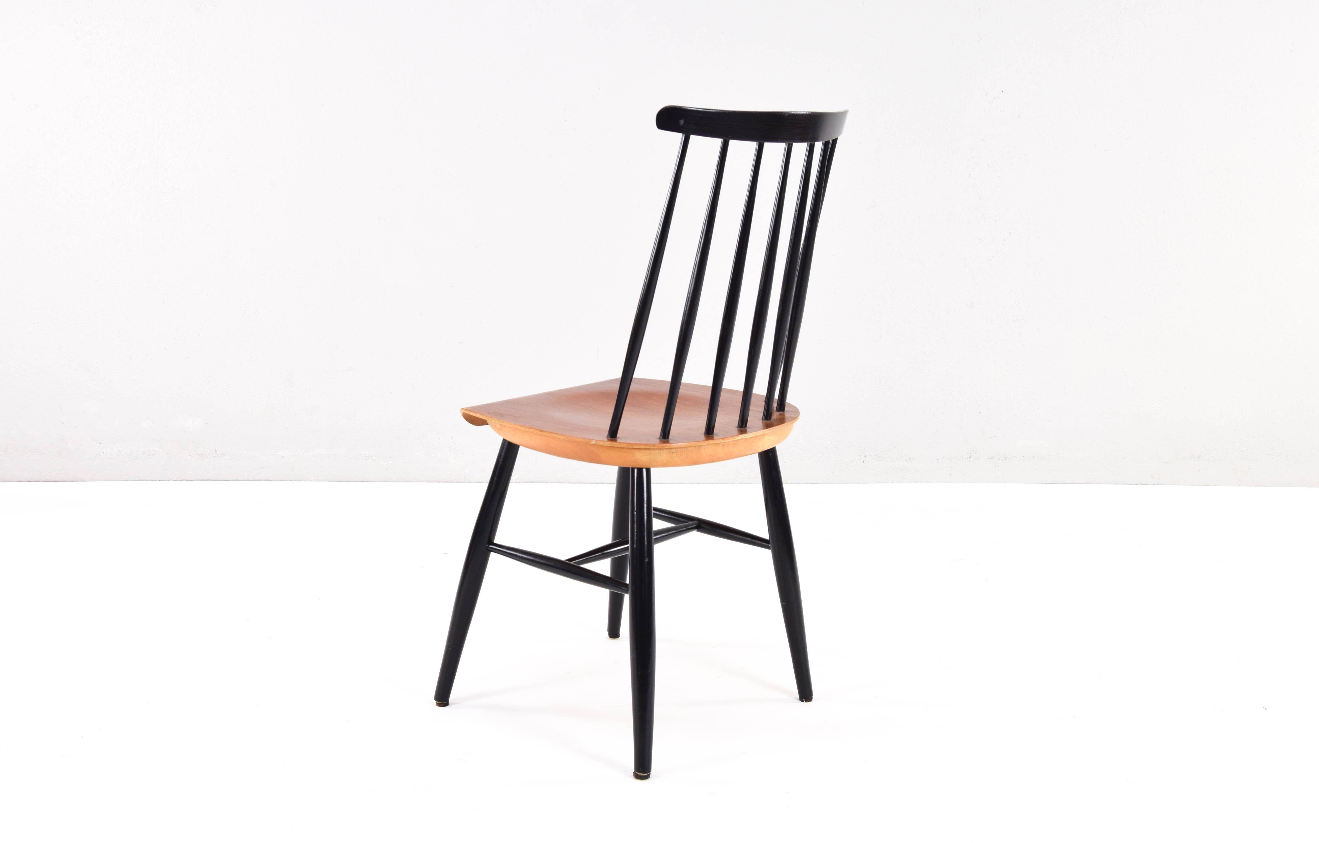 Four Mid Century Scandinavian Modern Fanett Dining Chairs by Ilmari Tapiovaara For Sale 4