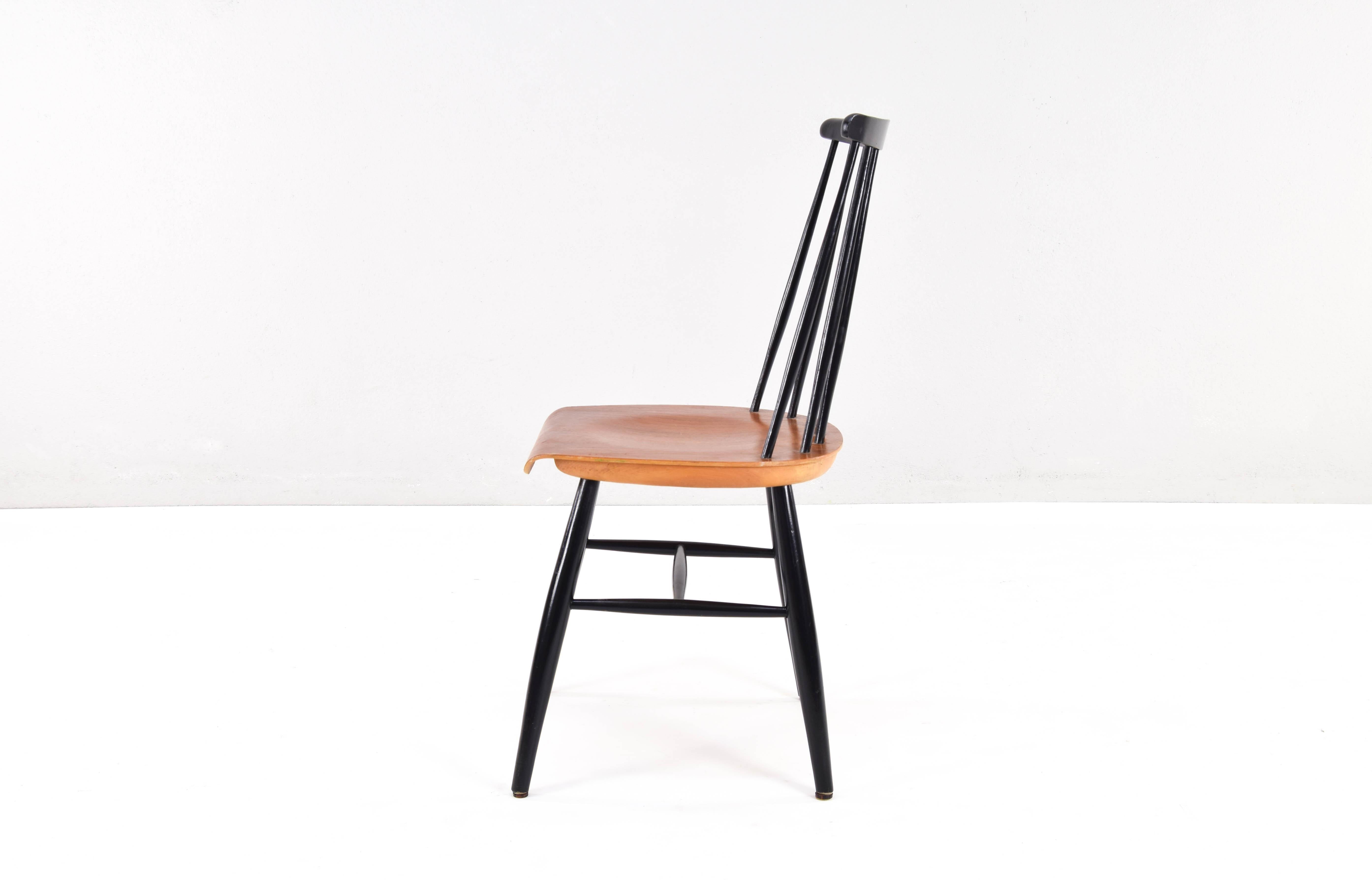 Four Mid Century Scandinavian Modern Fanett Dining Chairs by Ilmari Tapiovaara For Sale 6