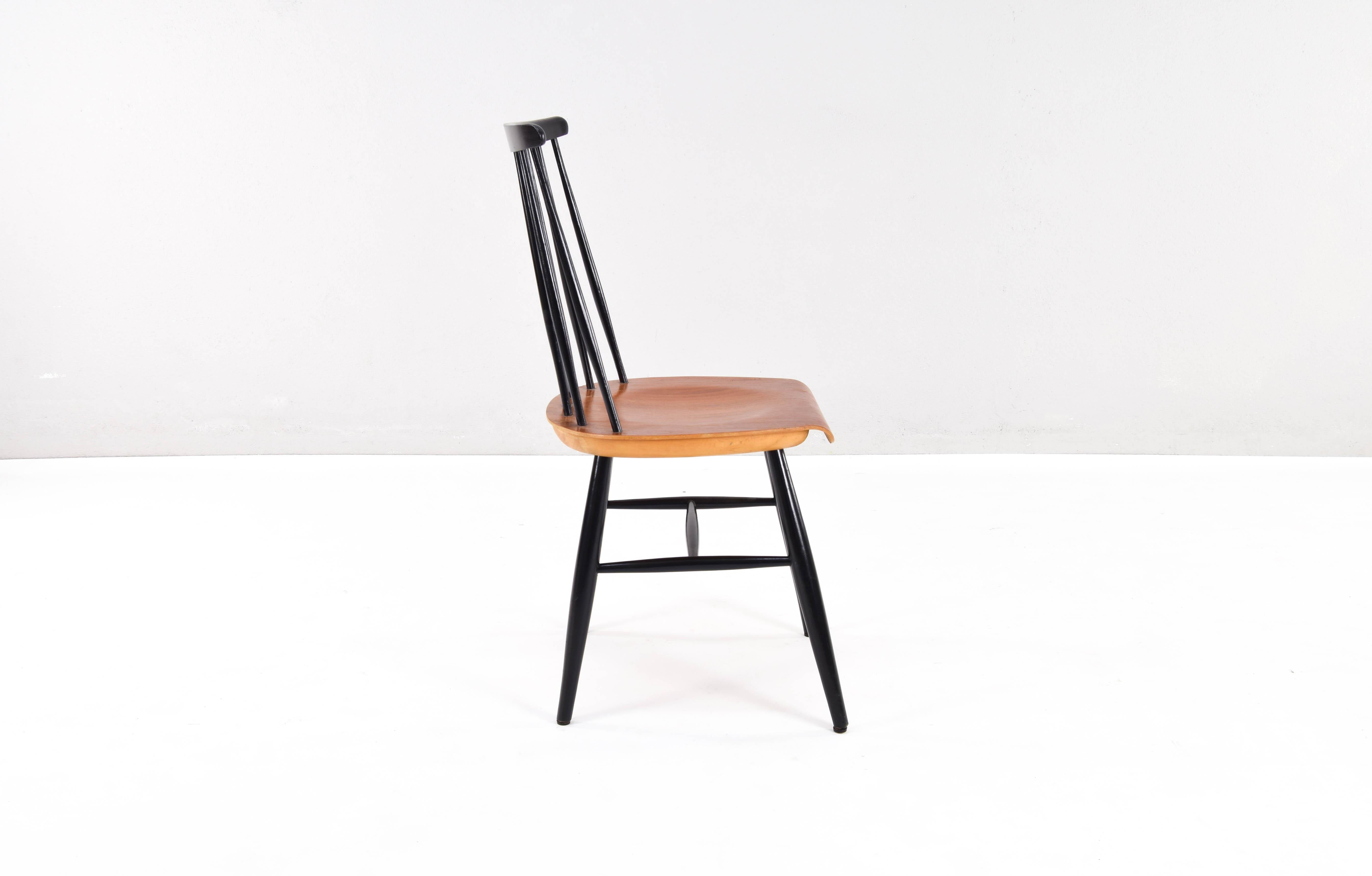 Four Mid Century Scandinavian Modern Fanett Dining Chairs by Ilmari Tapiovaara For Sale 1