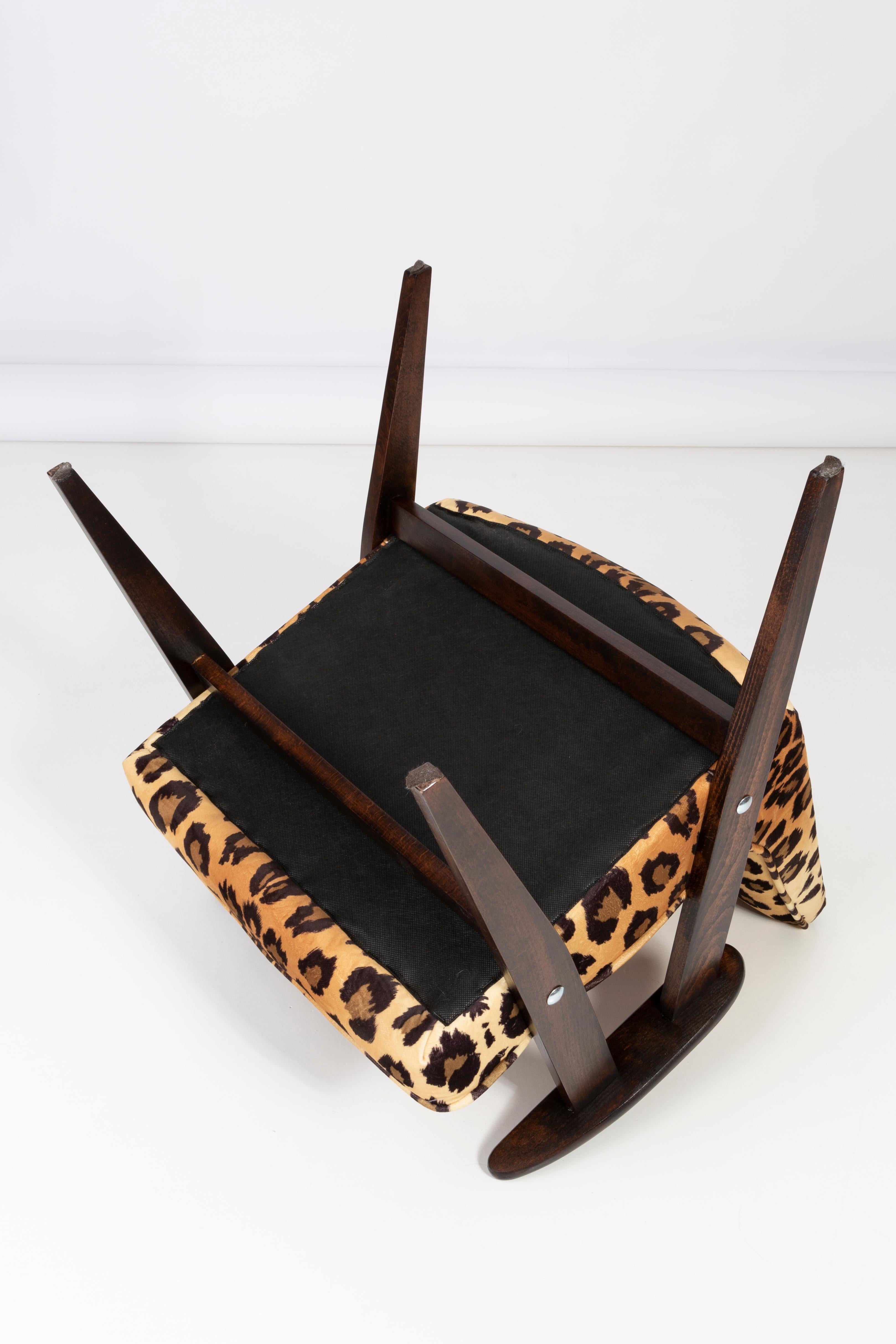 Four Midcentury 366 Armchairs in Leopard Print Velvet, Jozef Chierowski, 1960s For Sale 4