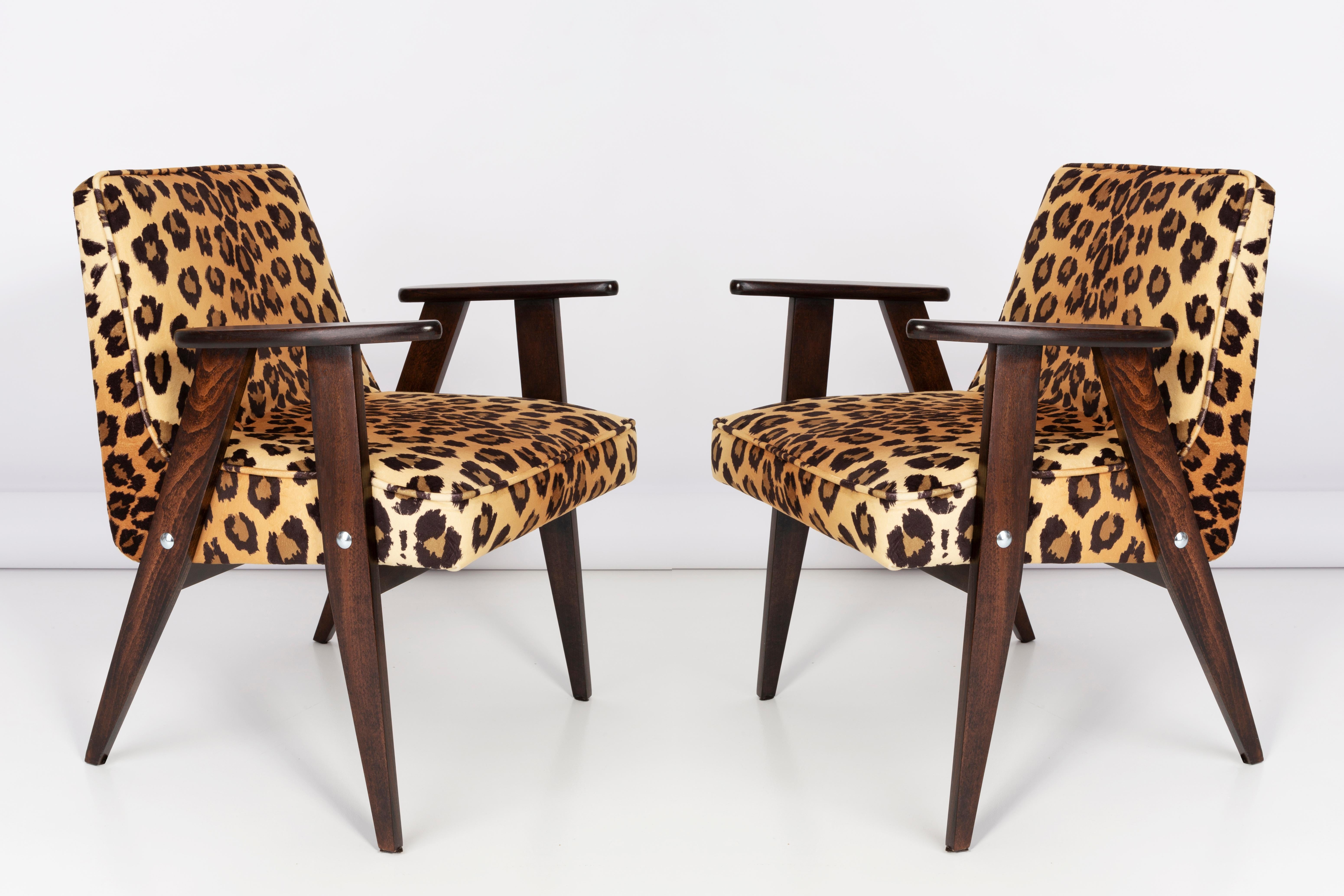 La poltrona 366 è un'icona del design polacco del periodo PRL.

La famosa poltrona è stata progettata nel 1962 dall'interior designer e designer di mobili polacco Jozef Marian Chierowski. Prodotto nella Lower Silesian Furniture Factory di