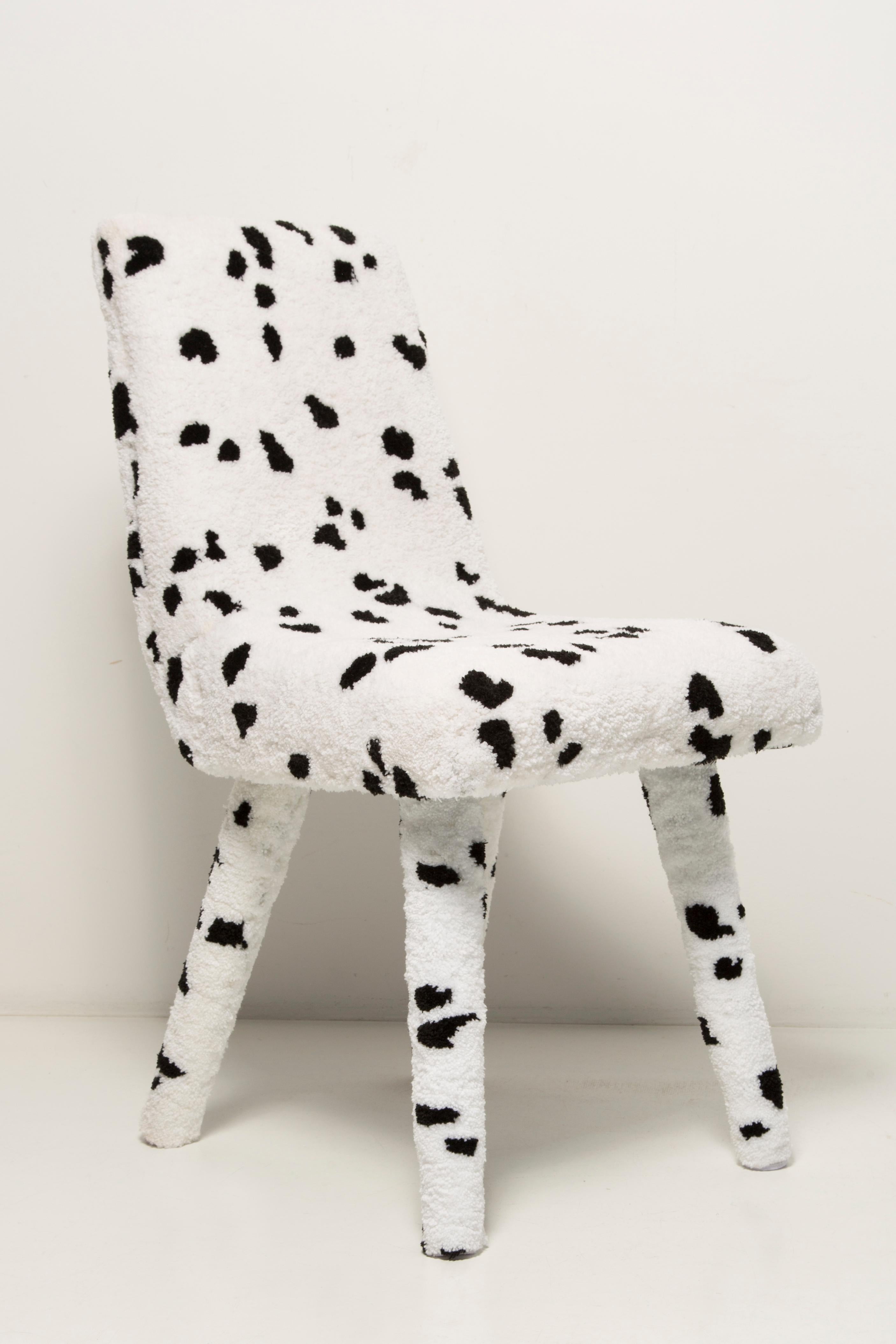 Mid-Century Modern Quatre chaises Rajmund Halas du milieu du siècle en laine Dalmatian Cruella touffetée à la main, années 1960 en vente