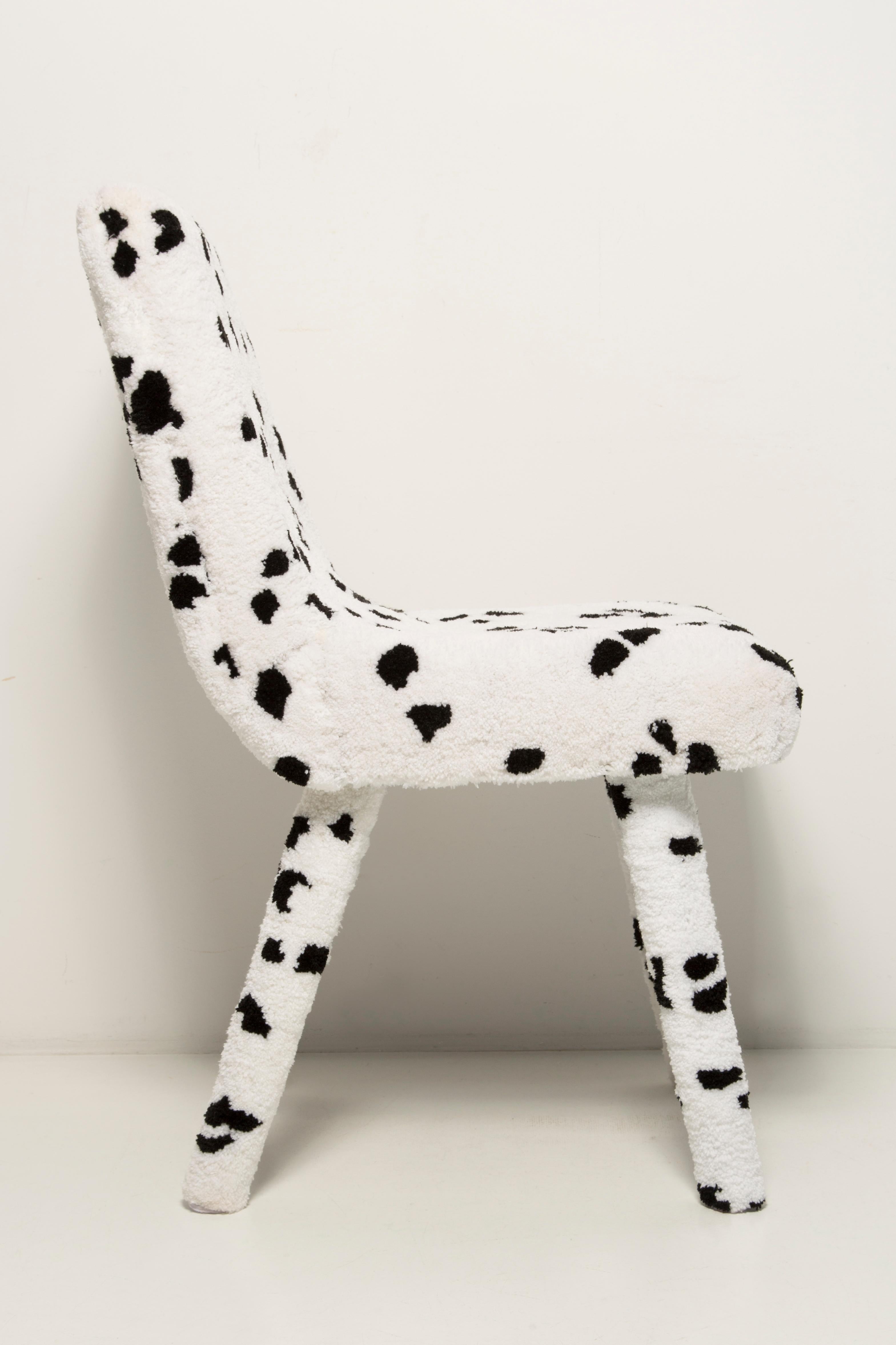 Quatre chaises Rajmund Halas du milieu du siècle en laine Dalmatian Cruella touffetée à la main, années 1960 Excellent état - En vente à 05-080 Hornowek, PL