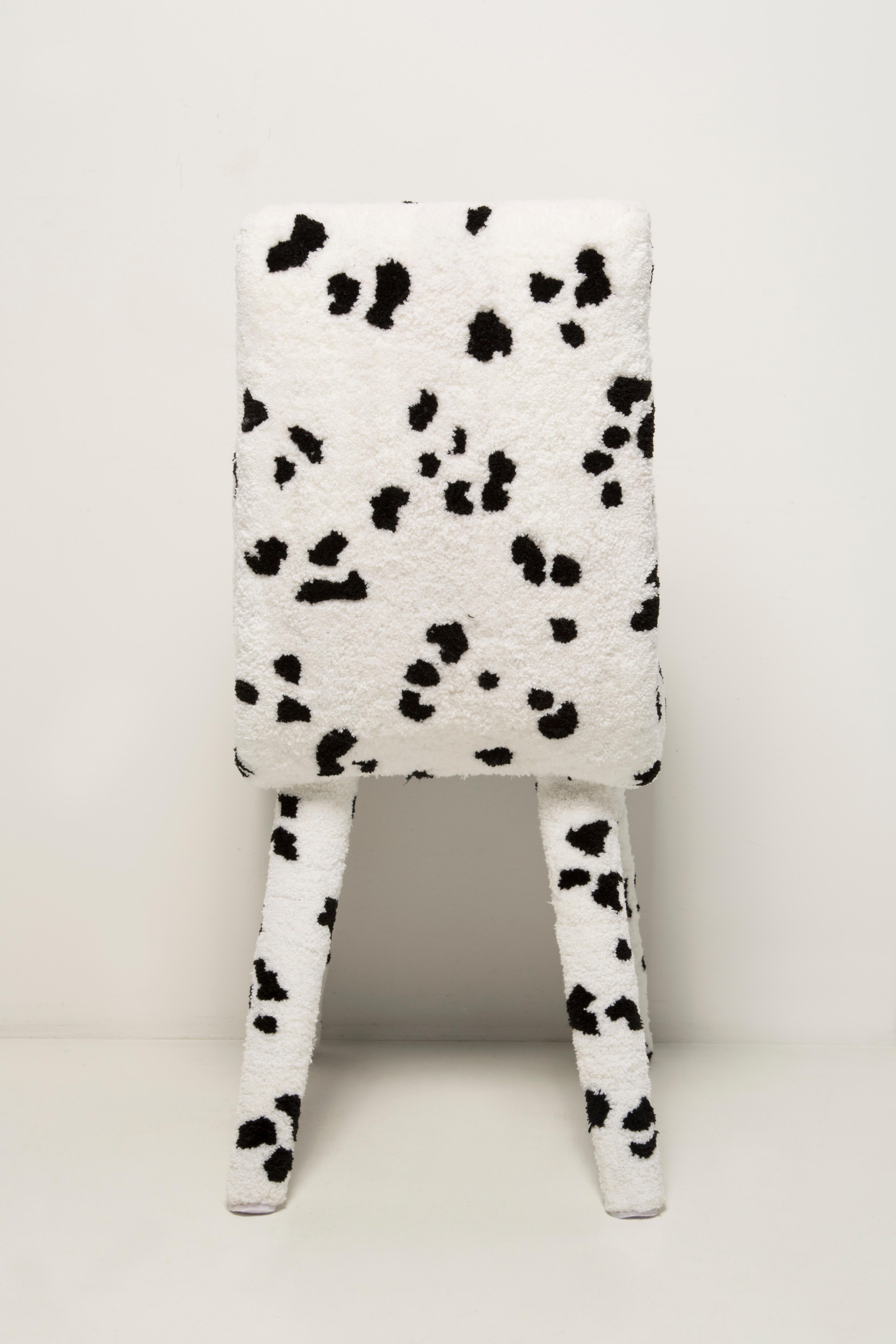 Textile Quatre chaises Rajmund Halas du milieu du siècle en laine Dalmatian Cruella touffetée à la main, années 1960 en vente