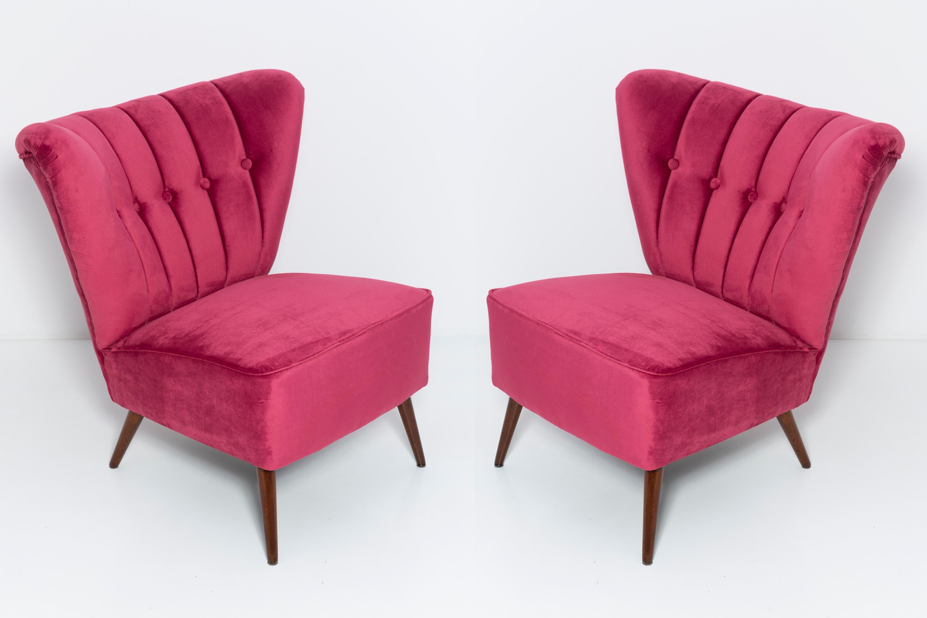 Springy, very comfortable and stabile club seats. Produced in the 1960s at the Karl Lindner factory in Germany. The whole armchair is covered with high-quality velour (color 968). The armchairs are after a complete upholstery and carpentry