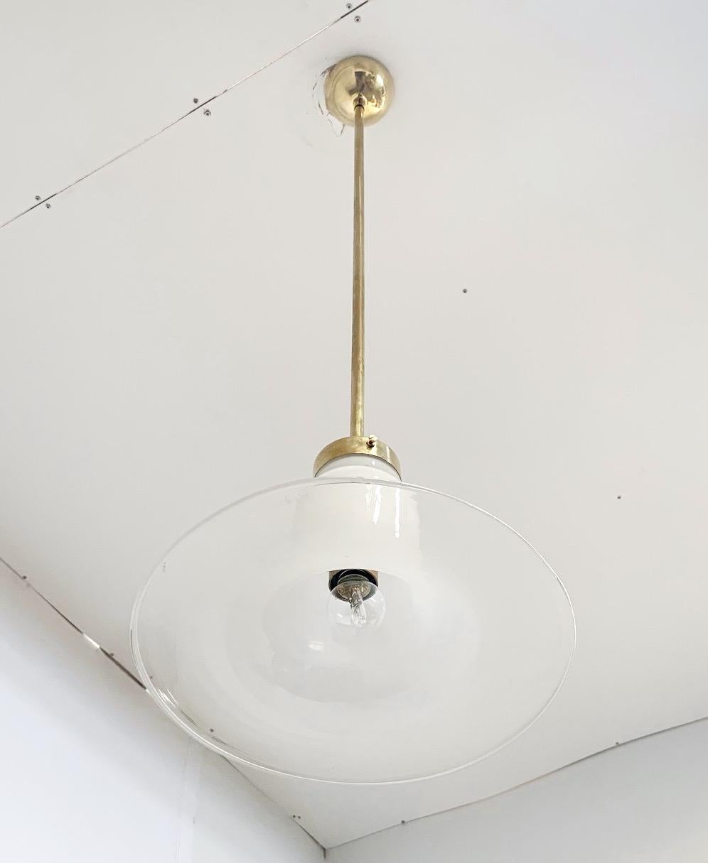 20ième siècle Lampe à suspension de Murano laiteuse - 3 disponibles en vente