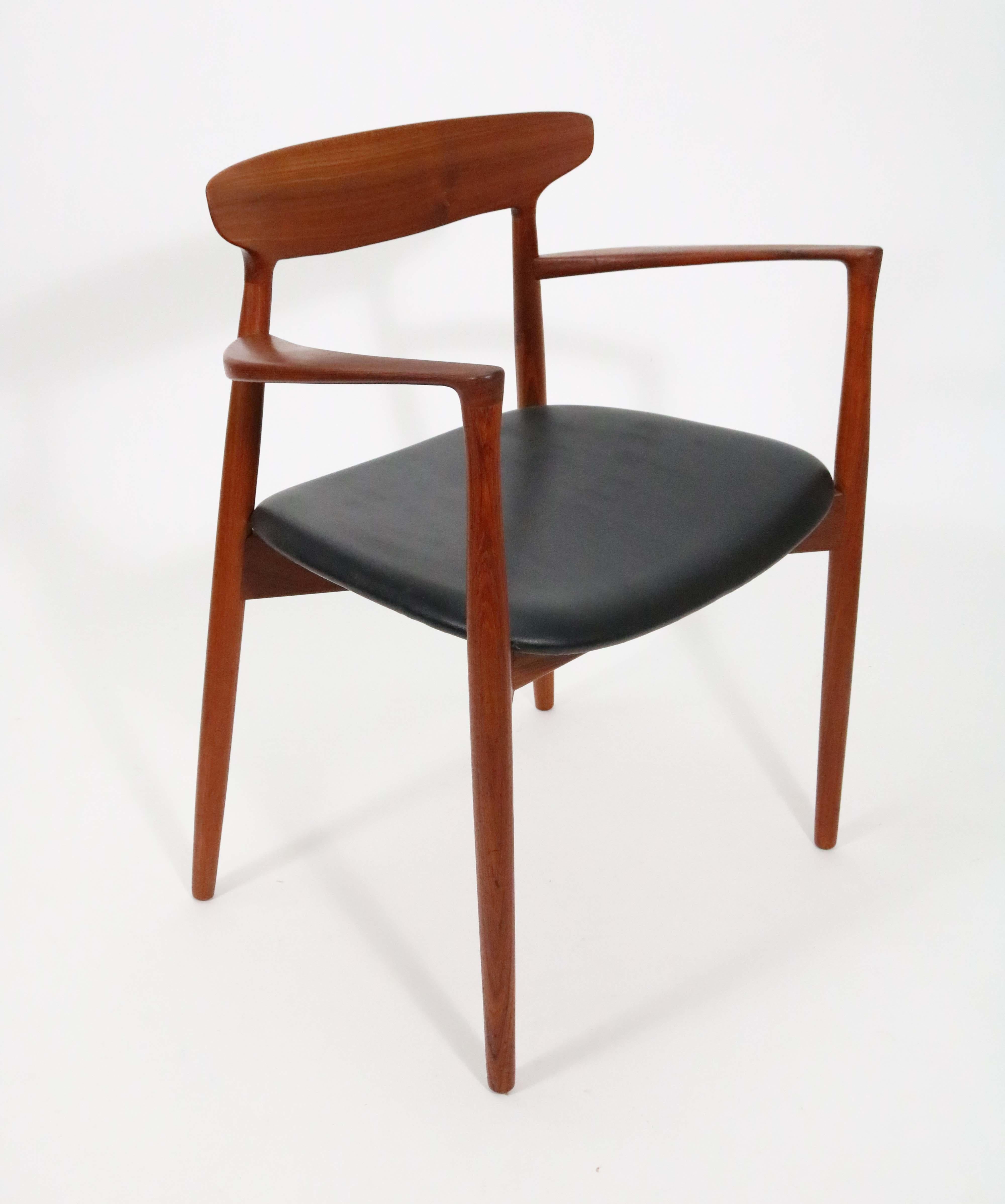 A handsome set of 4 dining chairs, 1 arm and 3 side chairs, by Harry Østergaard for Randers Mobelfabrik

True Scandinavian Modern elegance and modesty, featuring a graceful organically-designed backrest. 

Beautifully-grained solid teak with