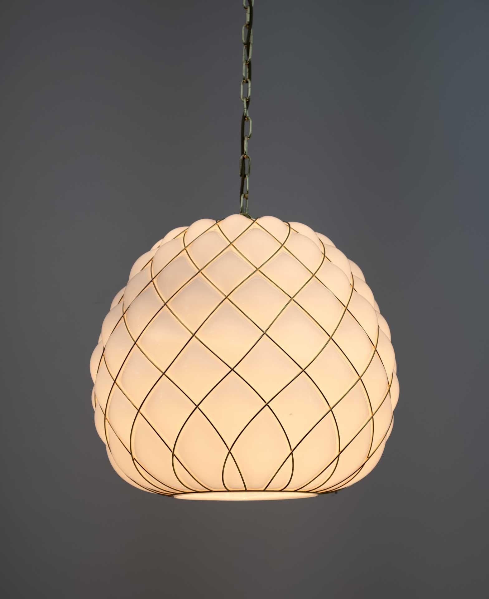 Four Modern Brass and Caged Murano Glass Large Pendant Lamps by Fontana Arte In Excellent Condition For Sale In Puglia, Puglia