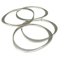 Cuatro pulseras triangulares modernas de plata