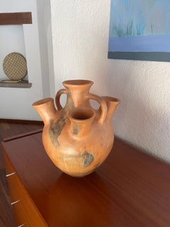 Vase mexicain rustique à quatre bouches fait à la main à Tlahuitoltepec Oaxaca Terracotta