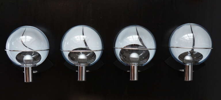 Rare set off four Murano wall lights by Toni Zuccheri. Italy.
Measures: Diameter 30 cm.
Height 38 cm.