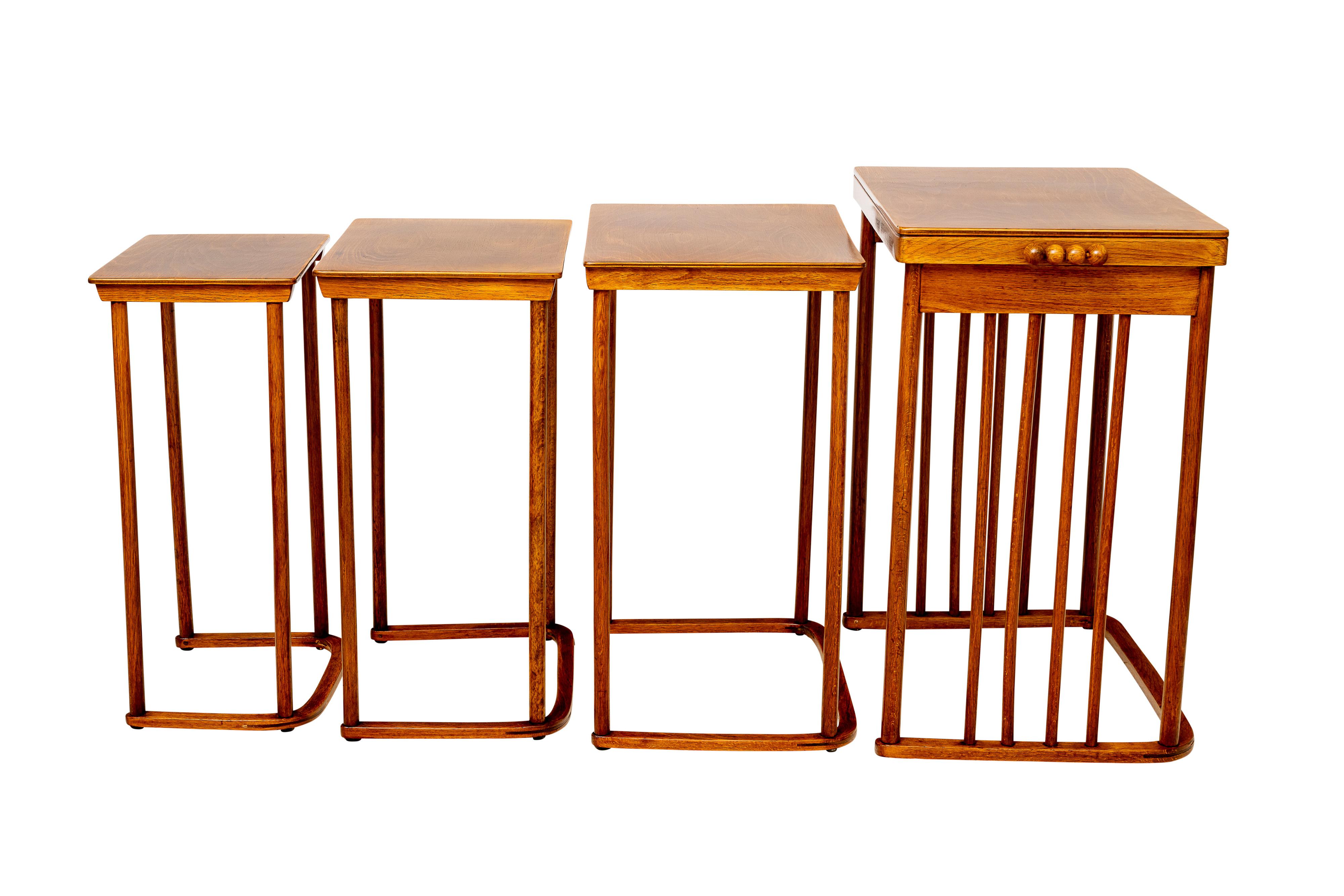 1905 war eines der wichtigsten Jahre für die Wiener Werkstatte: Josef Hoffmann schuf in dieser Zeit ihre bedeutendsten Werke. Die Reduktion der Form auf Funktionalität war eines ihrer Leitprinzipien und brachte bahnbrechende Designstücke hervor.