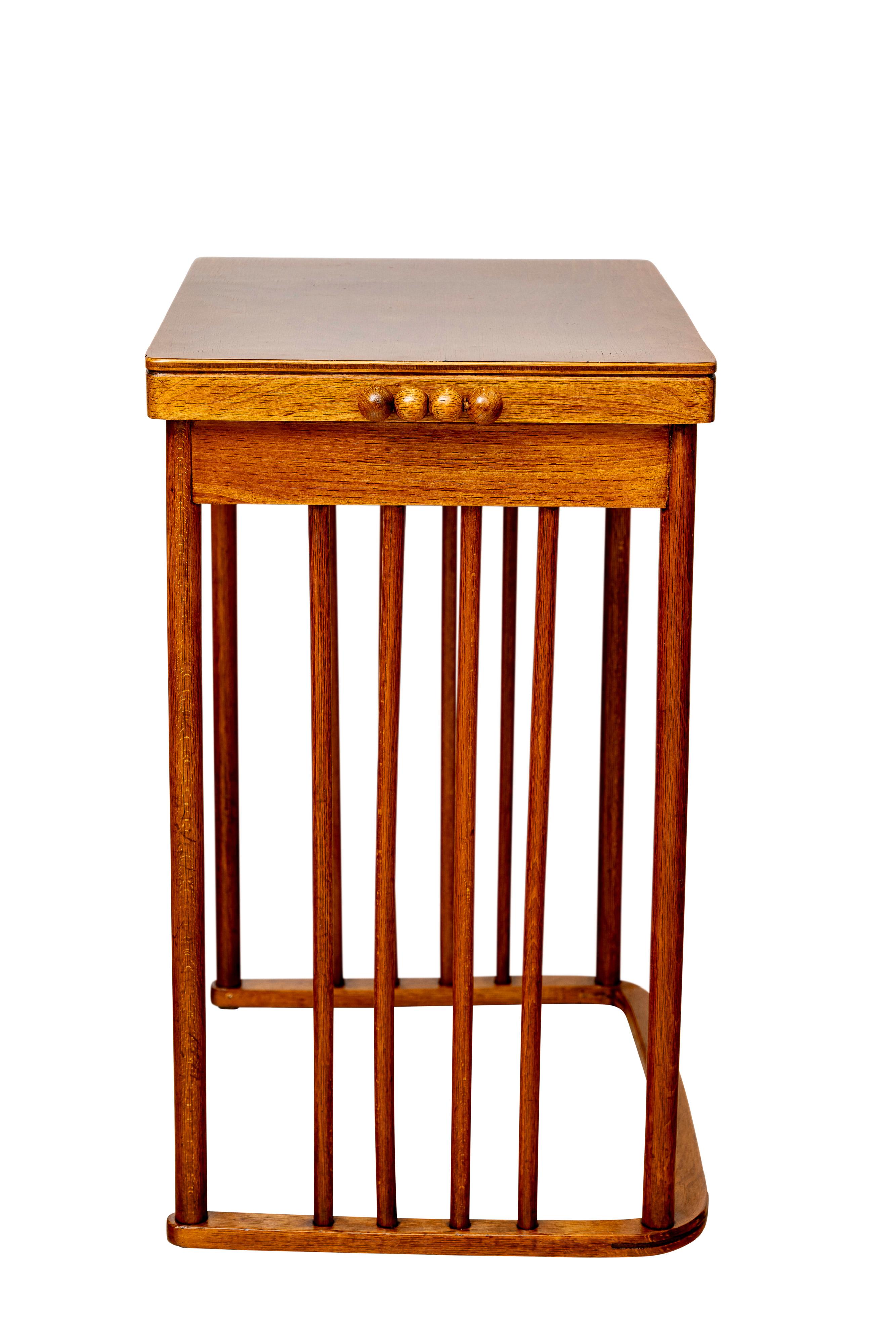 Vier Nisttische Josef Hoffmann J. & J. Kohn ca. 1910 im Zustand „Gut“ im Angebot in Klosterneuburg, AT