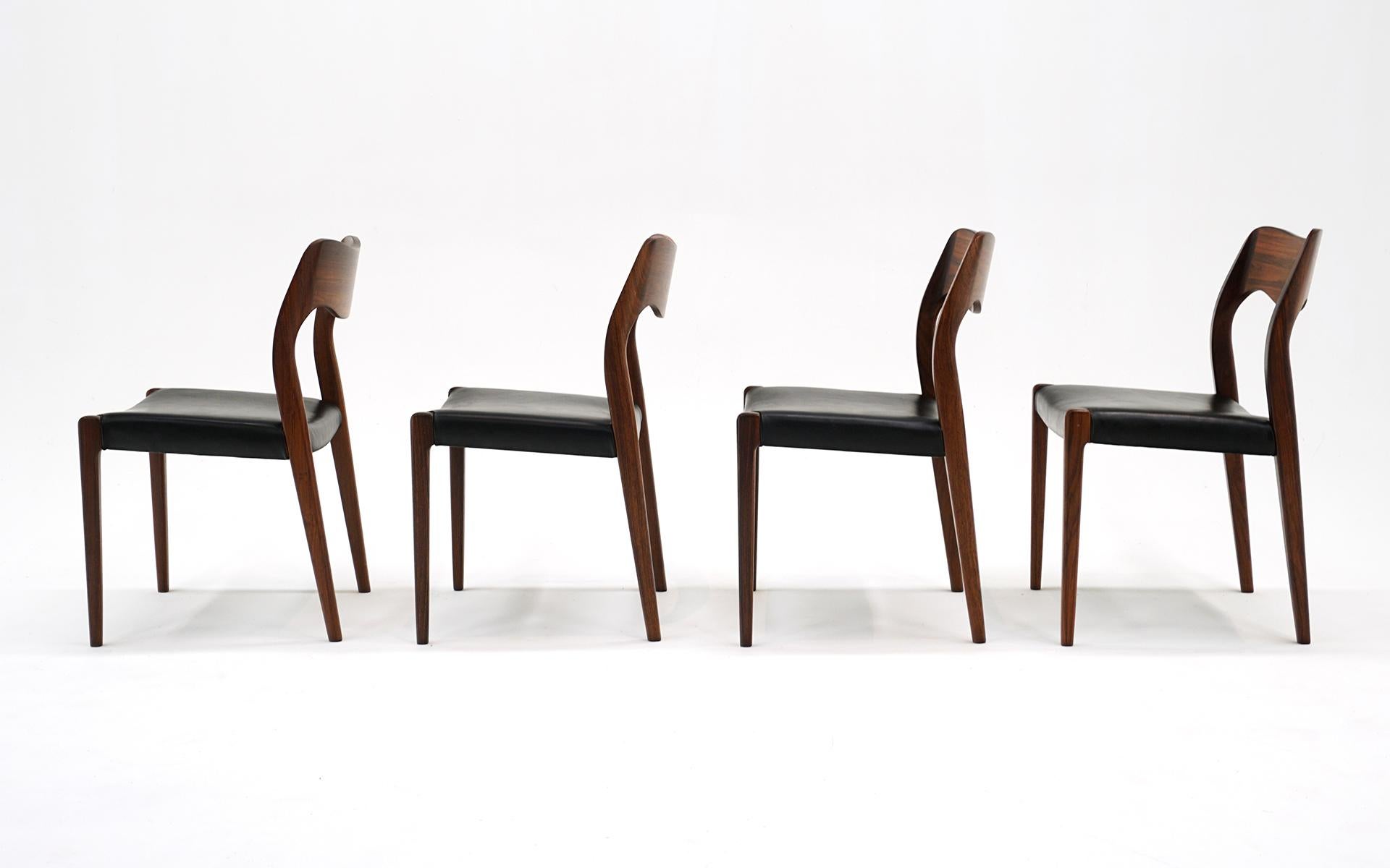 Scandinavian Modern Four Niels Moller Model 71 Dining Chairs in Rosewood and Black Leather. For Sale