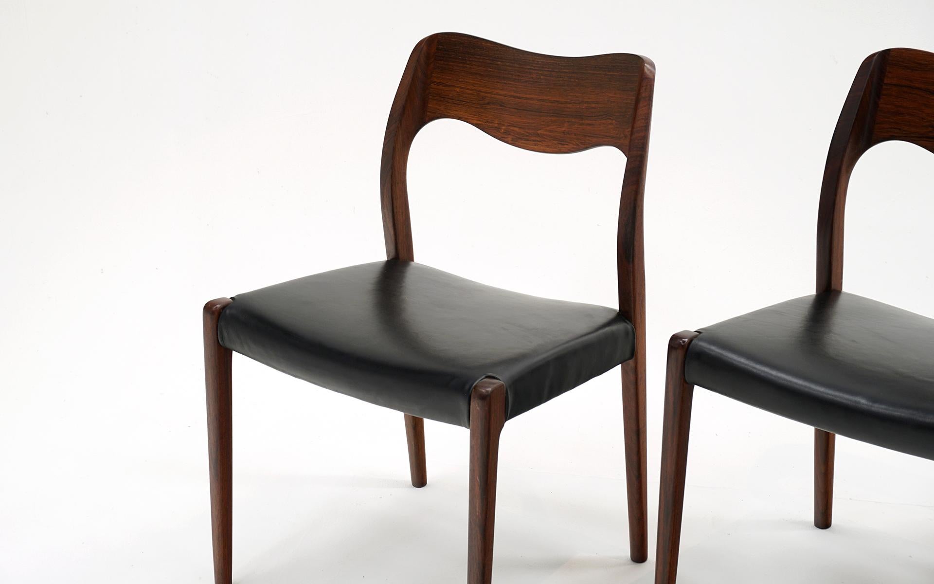 Mid-20th Century Four Niels Moller Model 71 Dining Chairs in Rosewood and Black Leather. For Sale
