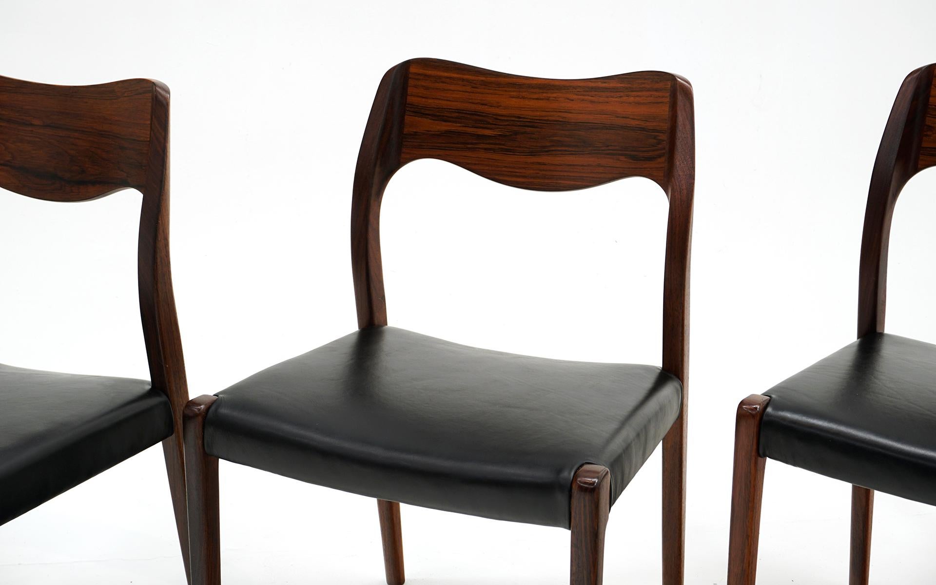 Four Niels Moller Model 71 Dining Chairs in Rosewood and Black Leather. For Sale 1