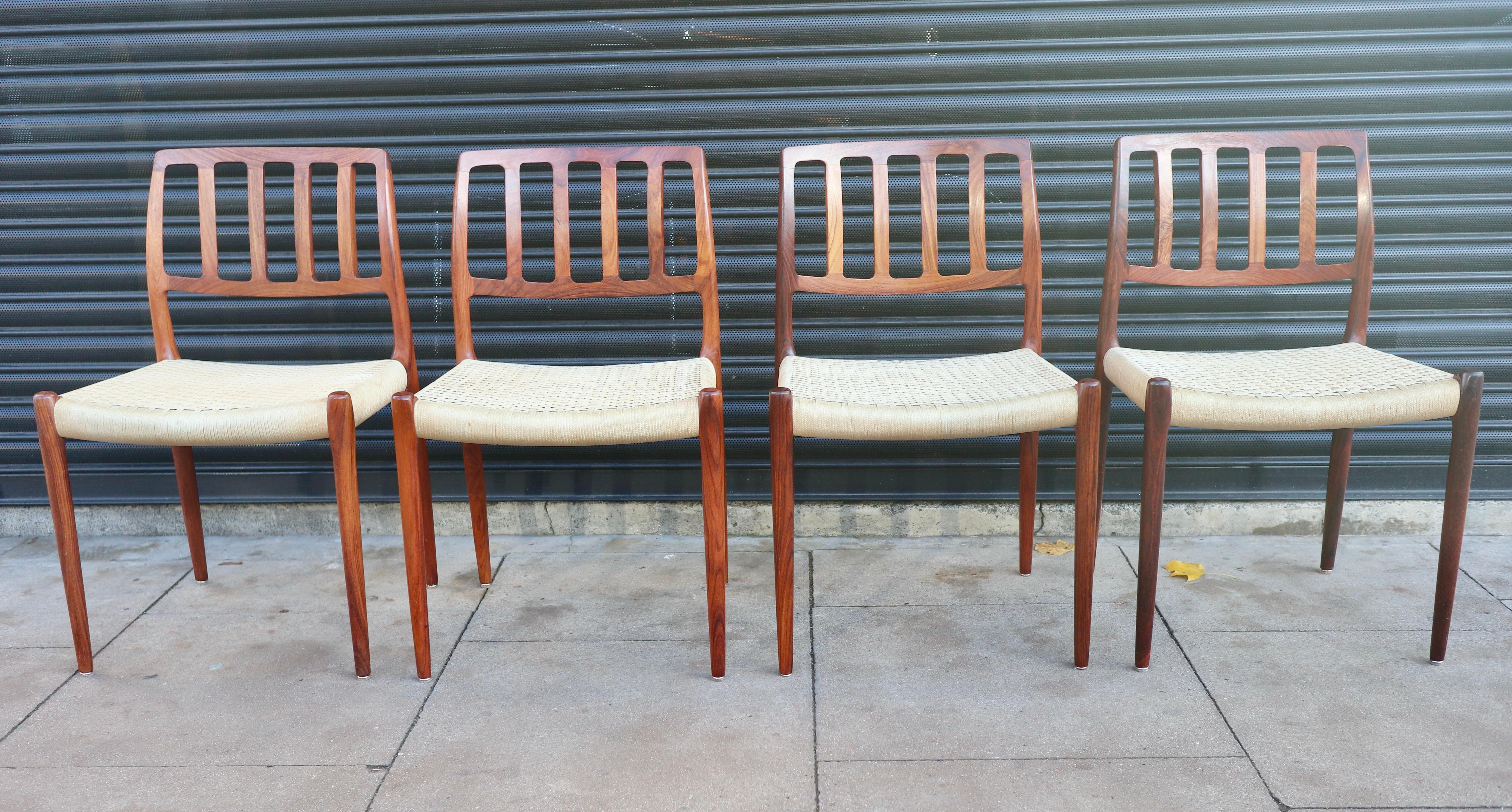Four Niels.O Moller 83 Rosewood Dining Chairs by J.L. Mollers with woven Seats In Good Condition For Sale In London, GB