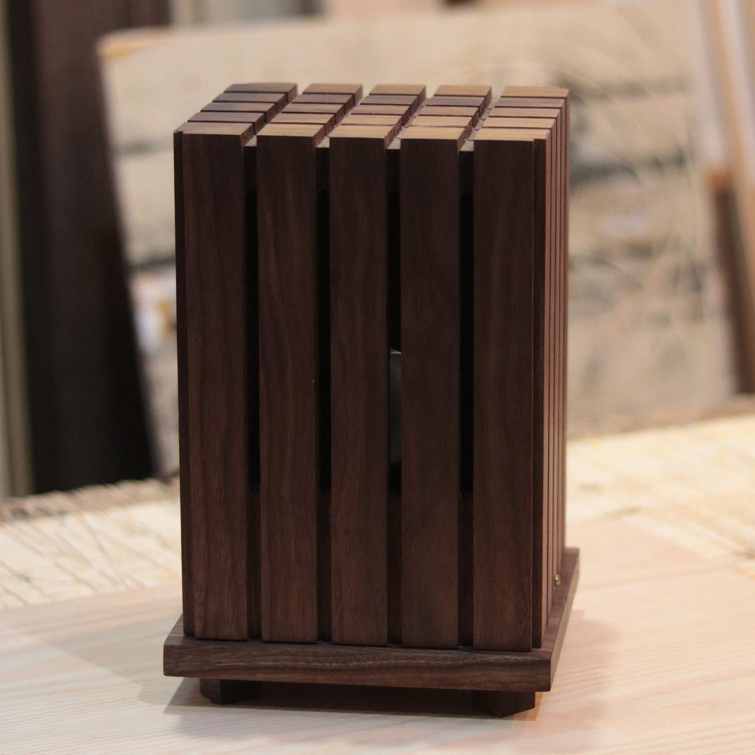 Moderno Lampada scultura Quattro Nobili Verità in Noble and Wood in vendita