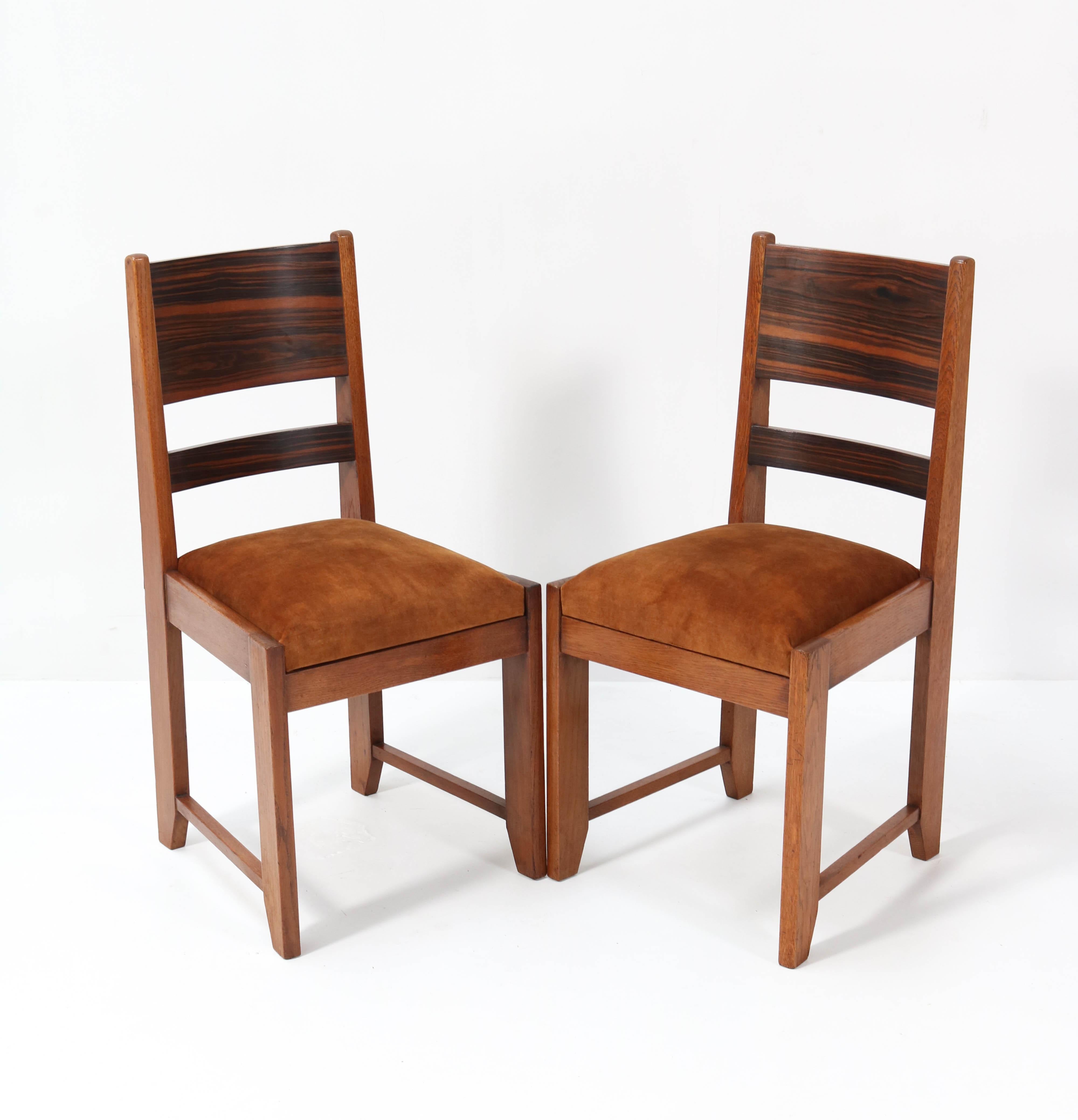 Wonderful set of four Art Deco Haagse School dining room chairs.
The design is in the style of Hendrik Wouda.
Striking Dutch design from the 1920s.
Solid oak with original macassar ebony veneer.
Re-upholstered with velvet.
In very good original