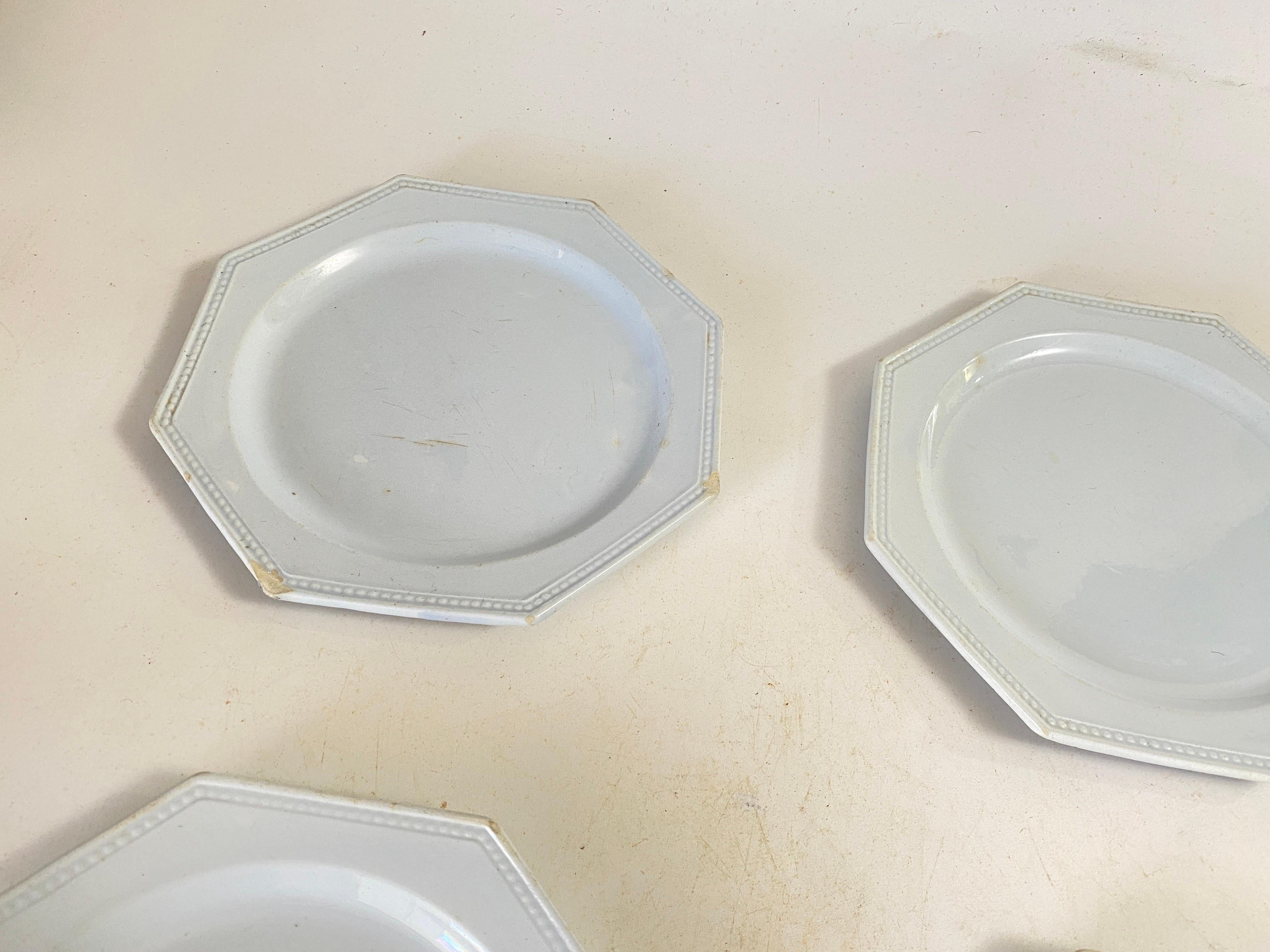 Four Octagonal Earthenware Dishes Made in France Creil Montereau circa 1820 For Sale 2