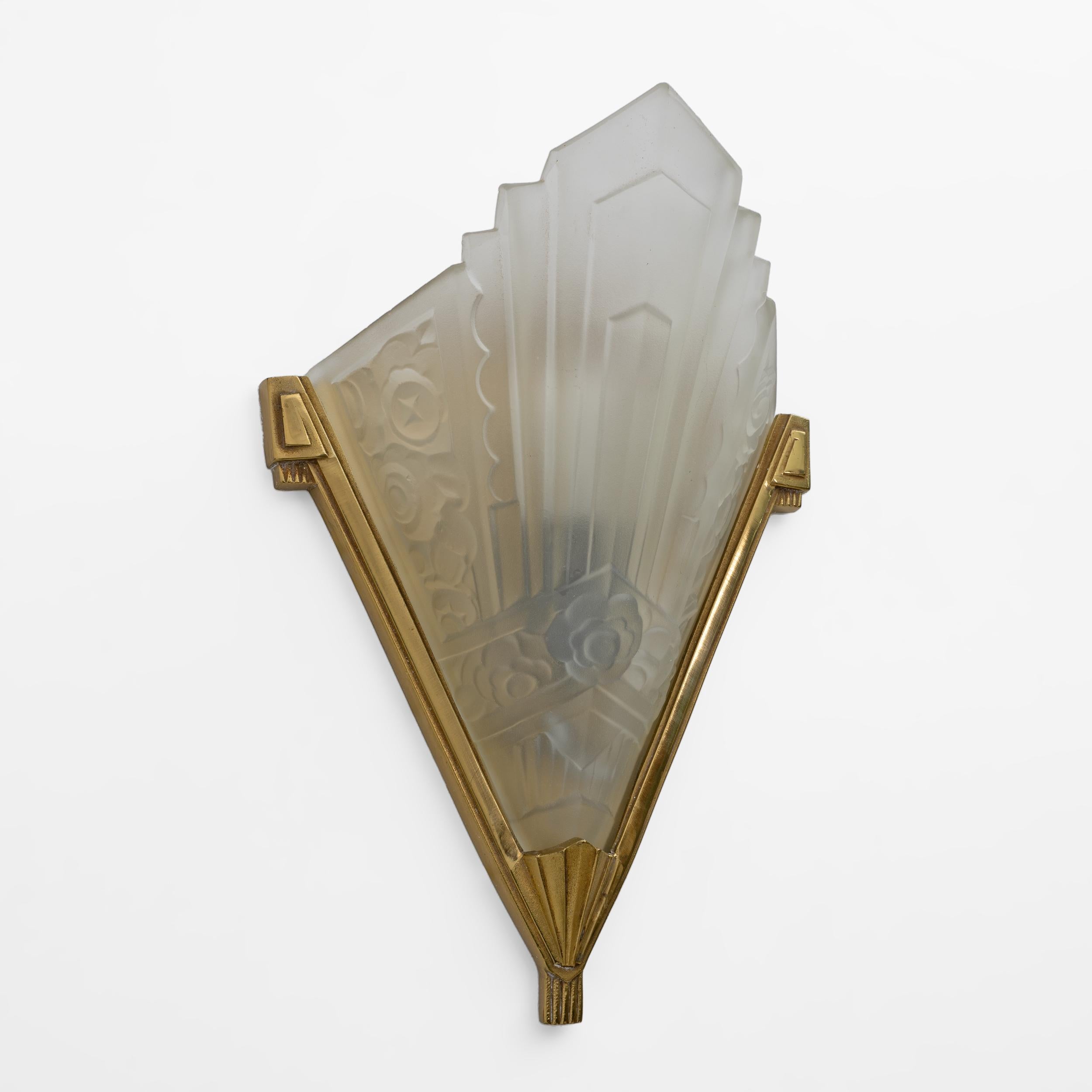 Four of Art Deco Pressed Glass and Brass Sconces, France, 1930s For Sale 1