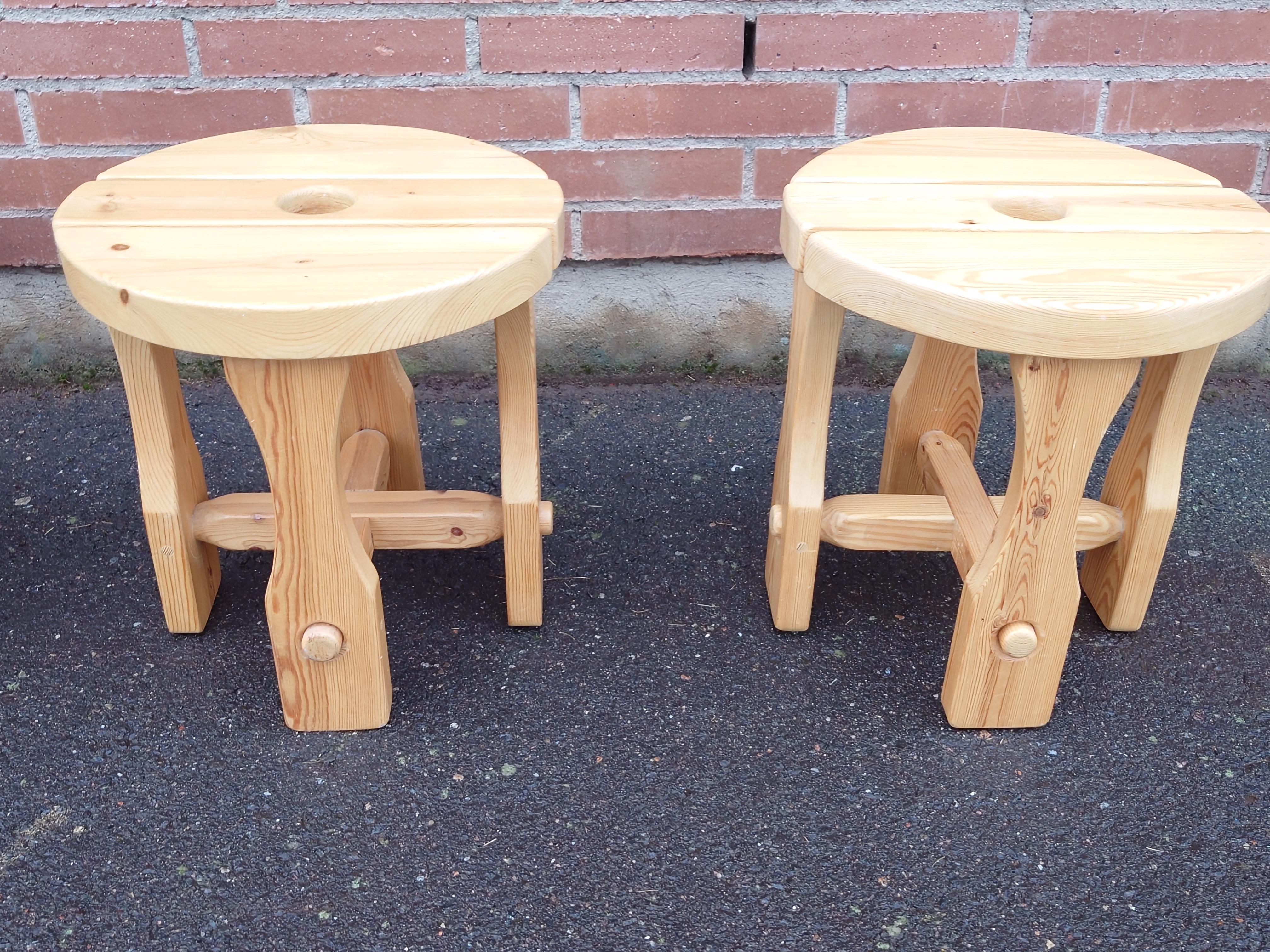 Quatre tabourets suédois en pin massif des années 1970 Mid-Century Modern Design en vente 7