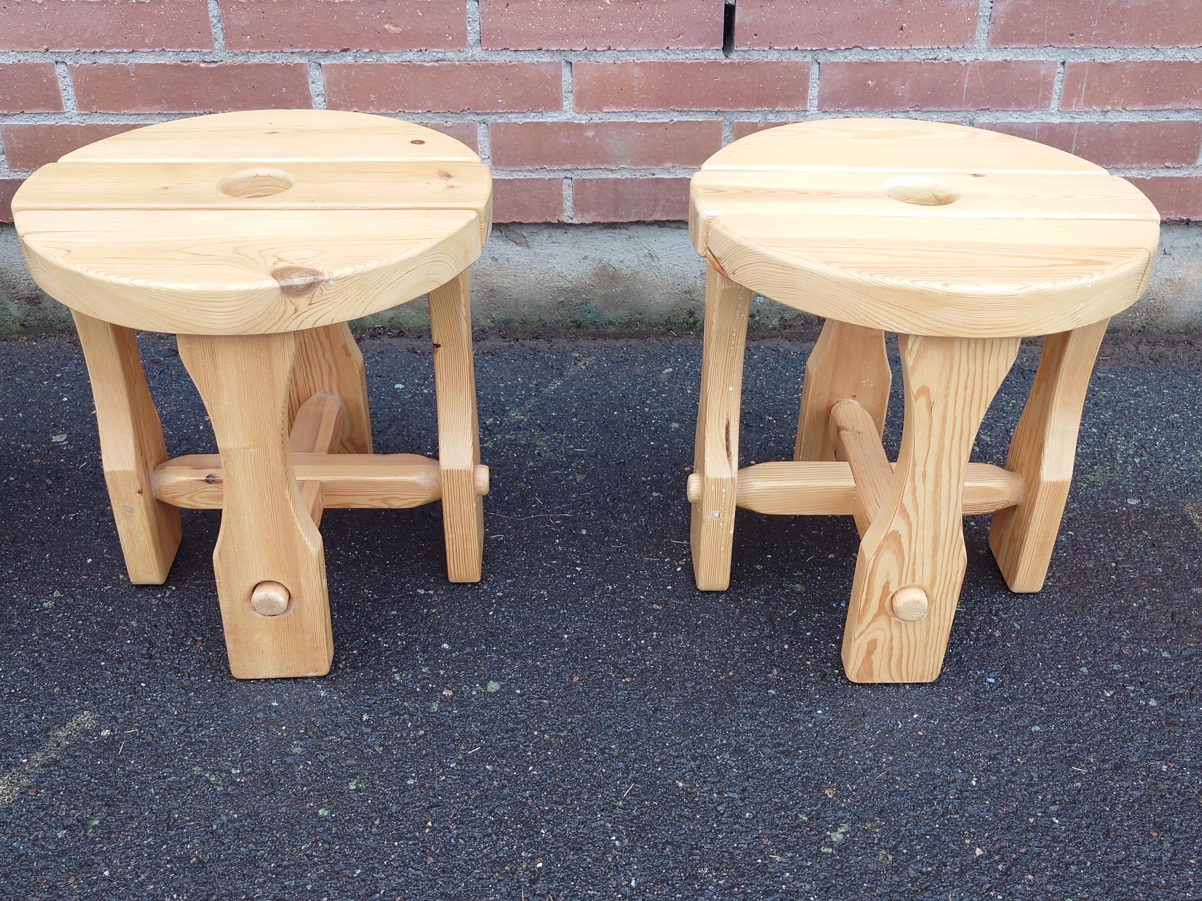 Pin Quatre tabourets suédois en pin massif des années 1970 Mid-Century Modern Design en vente