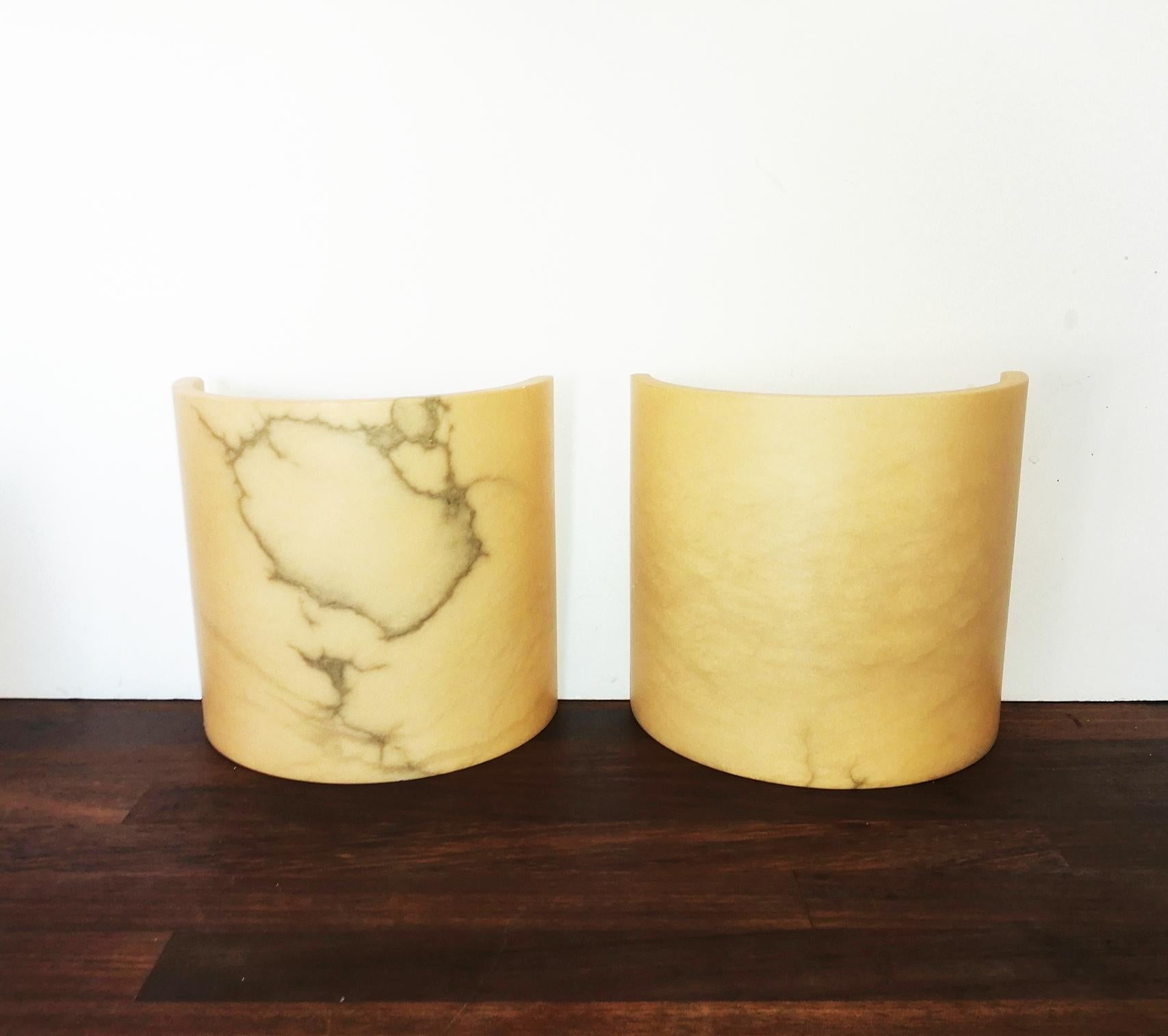  Pair of alabaster wall sconces,  with half cylinder shape.

These alabaster sconces are in very good condition, like new

Minimalist, 