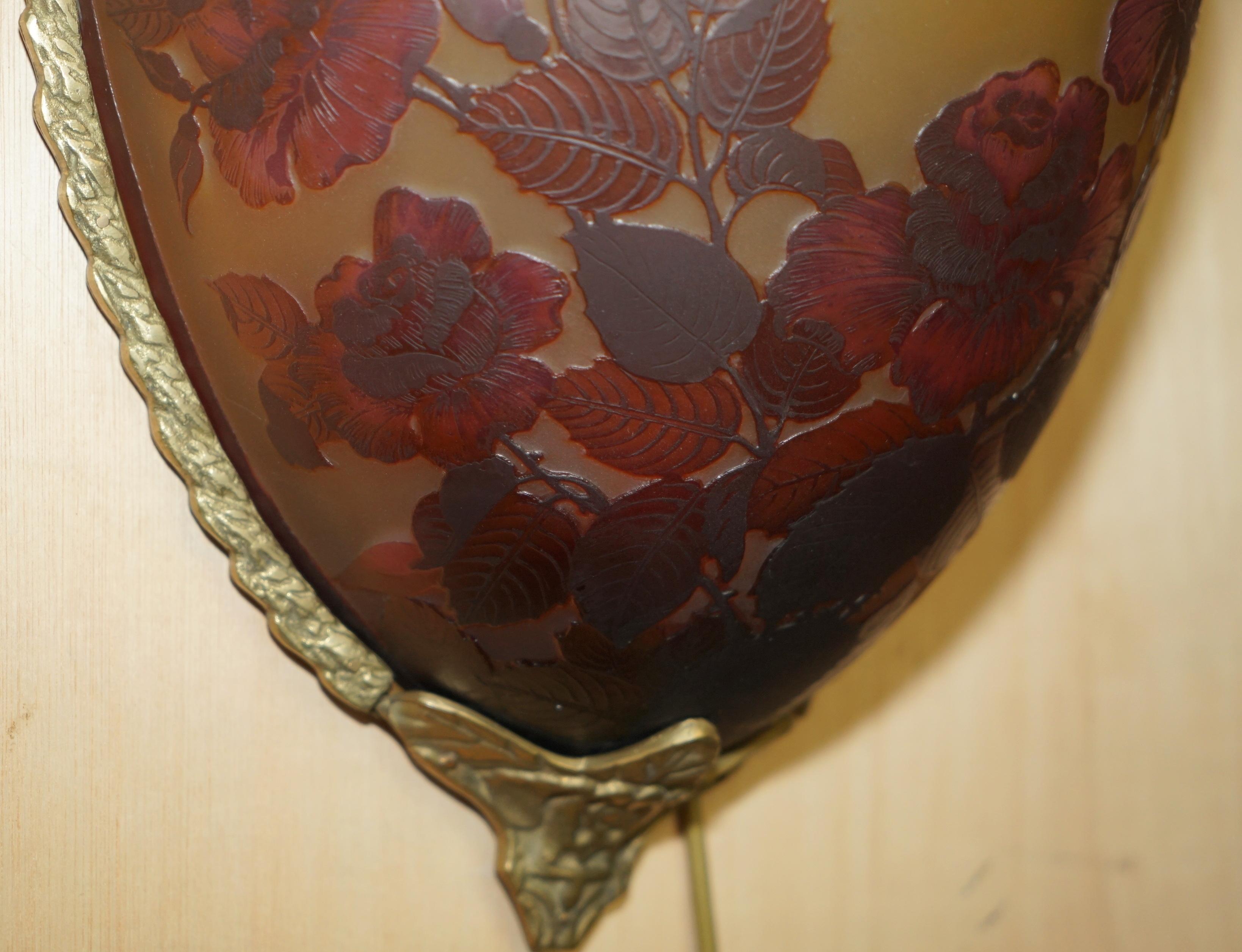 VIER ORIGINALE FRANZÖSISCHE EMILE GALLE CAMEO GLAS & BRASS WANDMONTAGE LICHTER im Angebot 3