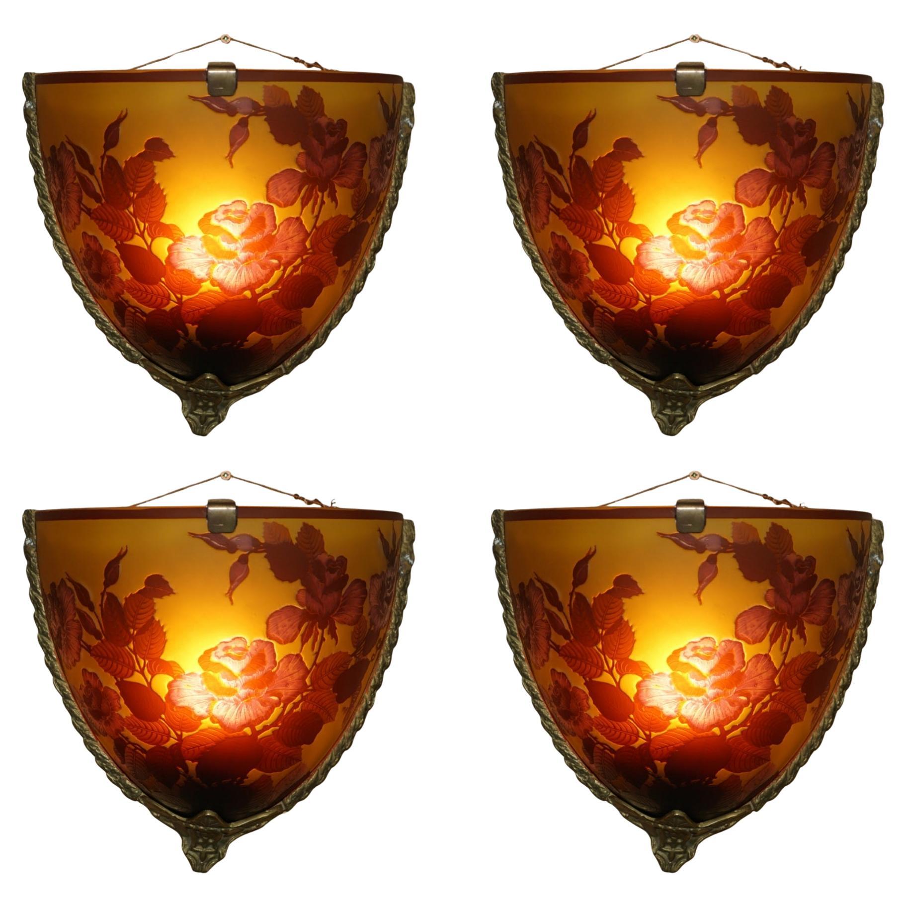 VIER ORIGINALE FRANZÖSISCHE EMILE GALLE CAMEO GLAS & BRASS WANDMONTAGE LICHTER im Angebot